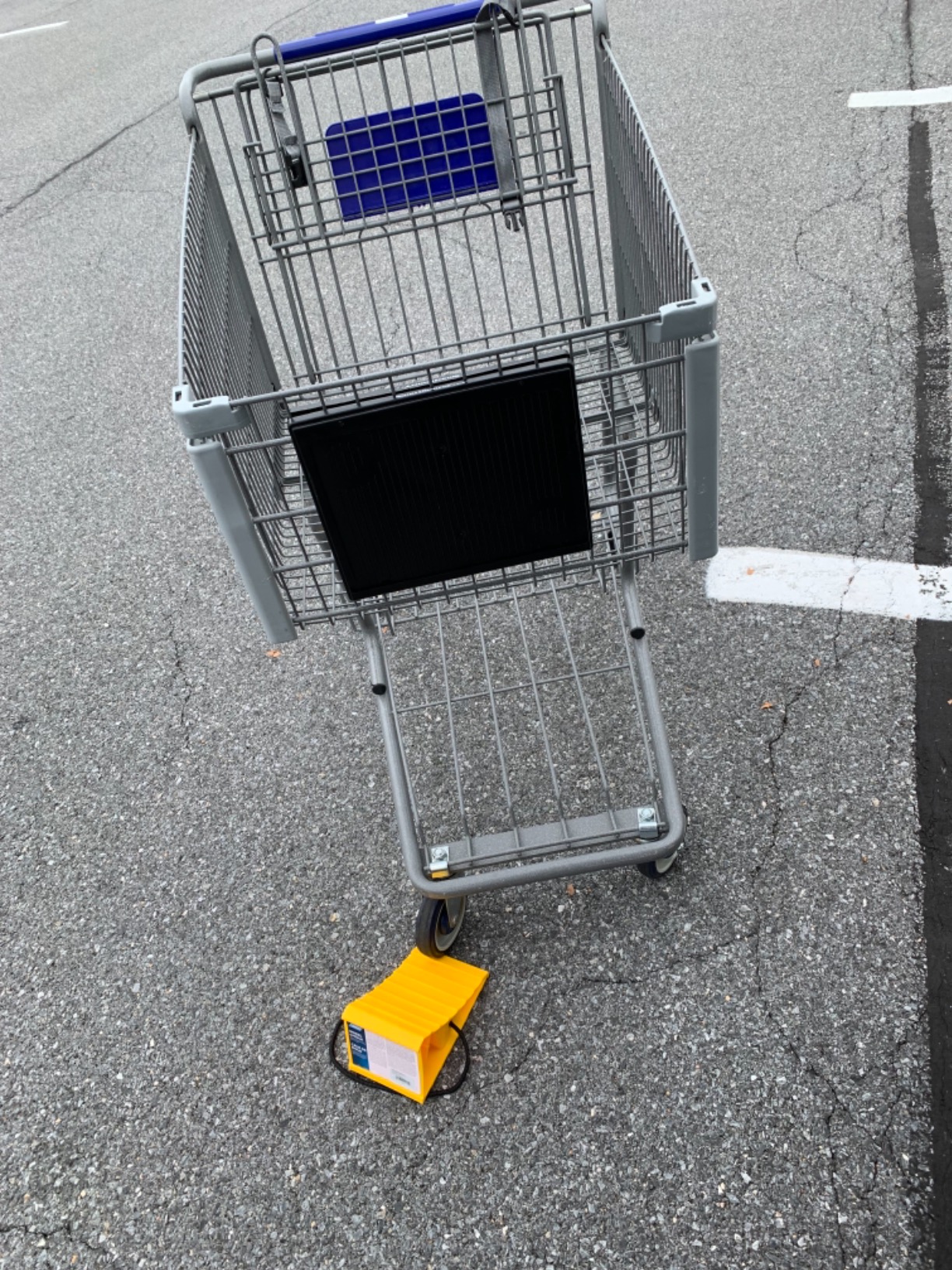 Camco Standard Wheel Chock for Trailers & RVs - Heavy Duty Trailer Wheel Chock Constructed of Durable Plastic w/UV inhibitors - for Use w/Tires Up to 26-inches - Re-Hitch in Confidence - 44412 customer photo 1