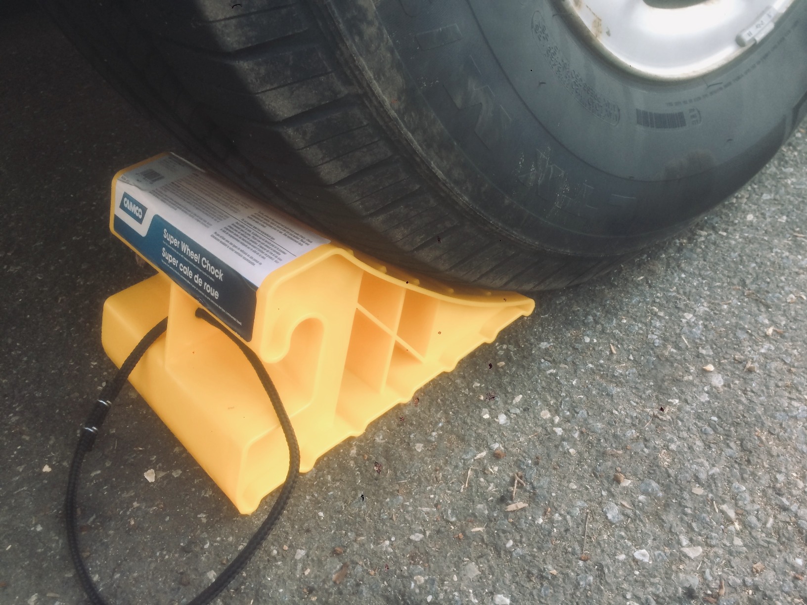 Camco Standard Wheel Chock for Trailers & RVs - Heavy Duty Trailer Wheel Chock Constructed of Durable Plastic w/UV inhibitors - for Use w/Tires Up to 26-inches - Re-Hitch in Confidence - 44412 customer photo 2