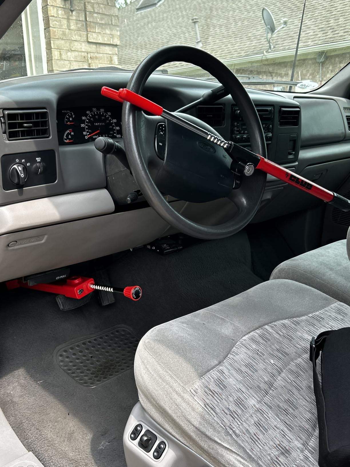 Winner International The Club 1000 Original Club Steering Wheel Lock, Red customer photo 2