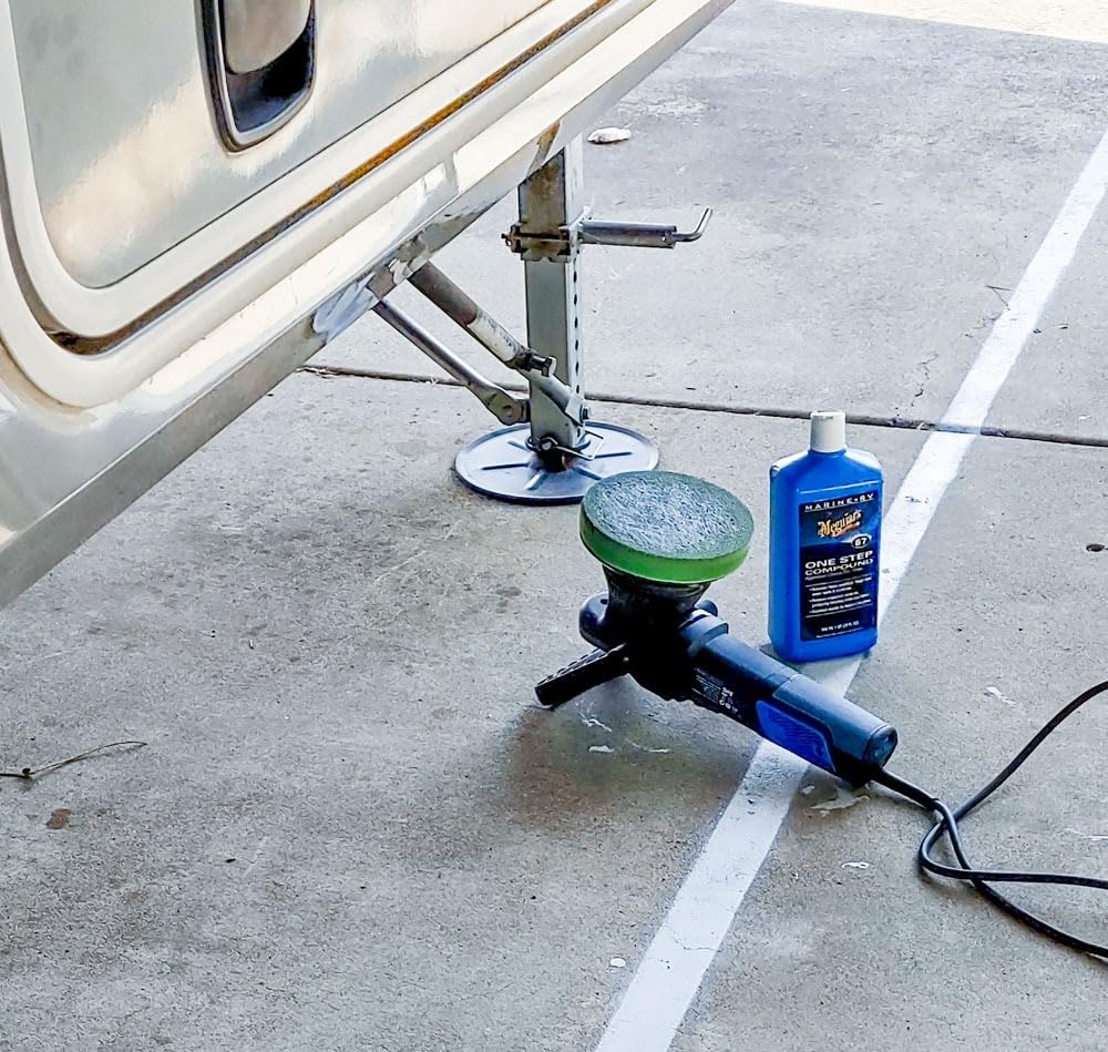 Meguiar's Marine/RV One Step Compound, M6732, Removes Oxidation, Stains, Scratches, and Water Spots, Restores Color and Shine to Fiberglass Gel Coat Finishes, Christmas Gift Ideas for Car Dads, 32 Oz customer photo 2