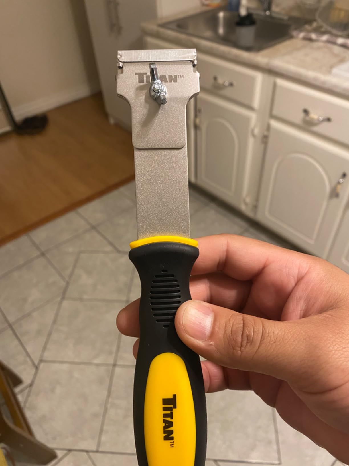 Titan 11030 9-1/4-Inch Multi-Purpose Razor Scraper | Includes 1 Extra Heavy-Duty Razor Blade customer photo 1