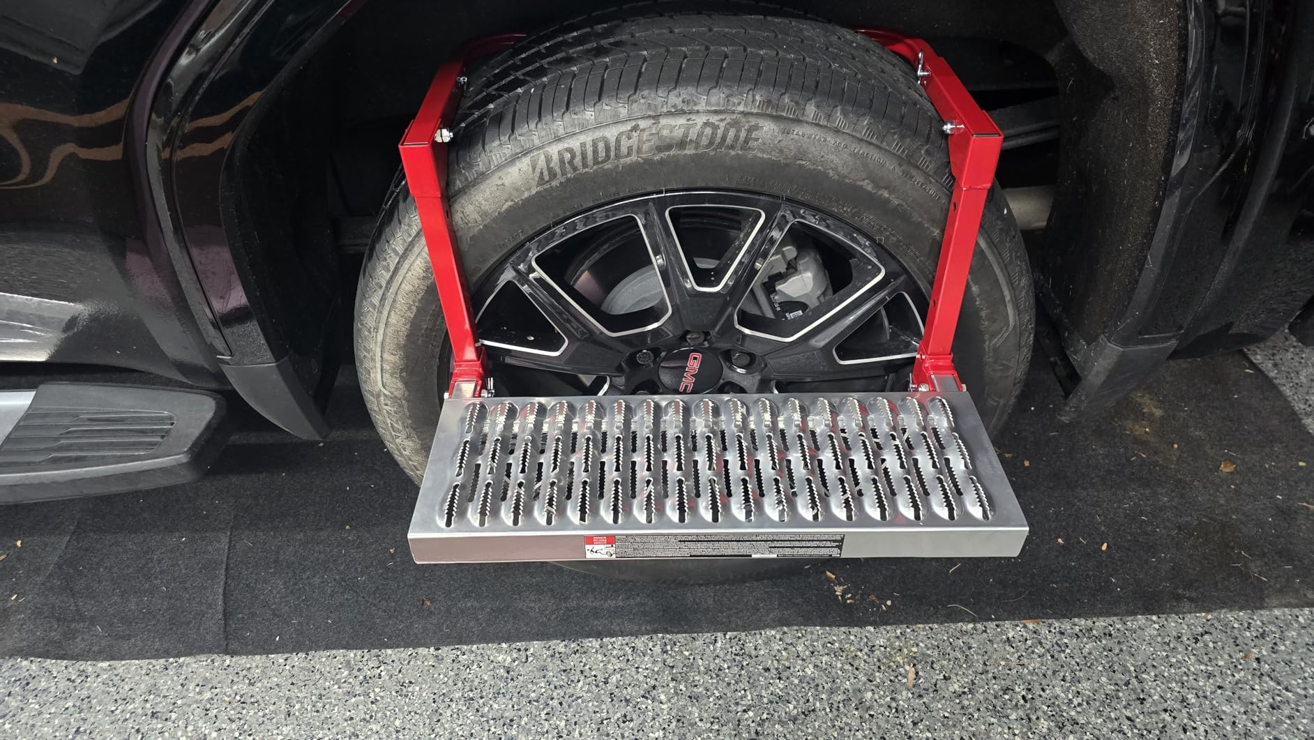 Powerbuilt Tire Step for Truck, SUV, Semi, Heavy Duty 300 lb. Capacity, Non-Slip 'Cheese Grater' Steel Surface, Adjusts to Fit Any Diameter Tire Up to 13 in. Wide, Folds Flat for Storage customer photo 2