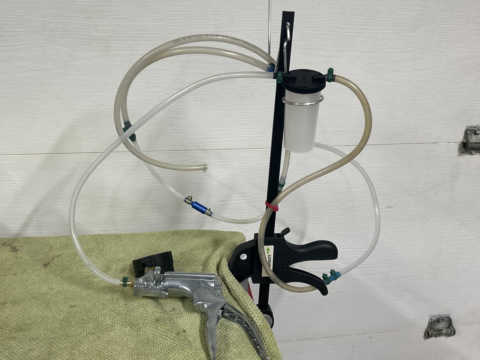 Mityvac MV8500 Silverline Elite Automotive Brake/Clutch Bleeding, Diesel Fuel Priming and Vacuum/Pressure Testing Kit customer photo 1