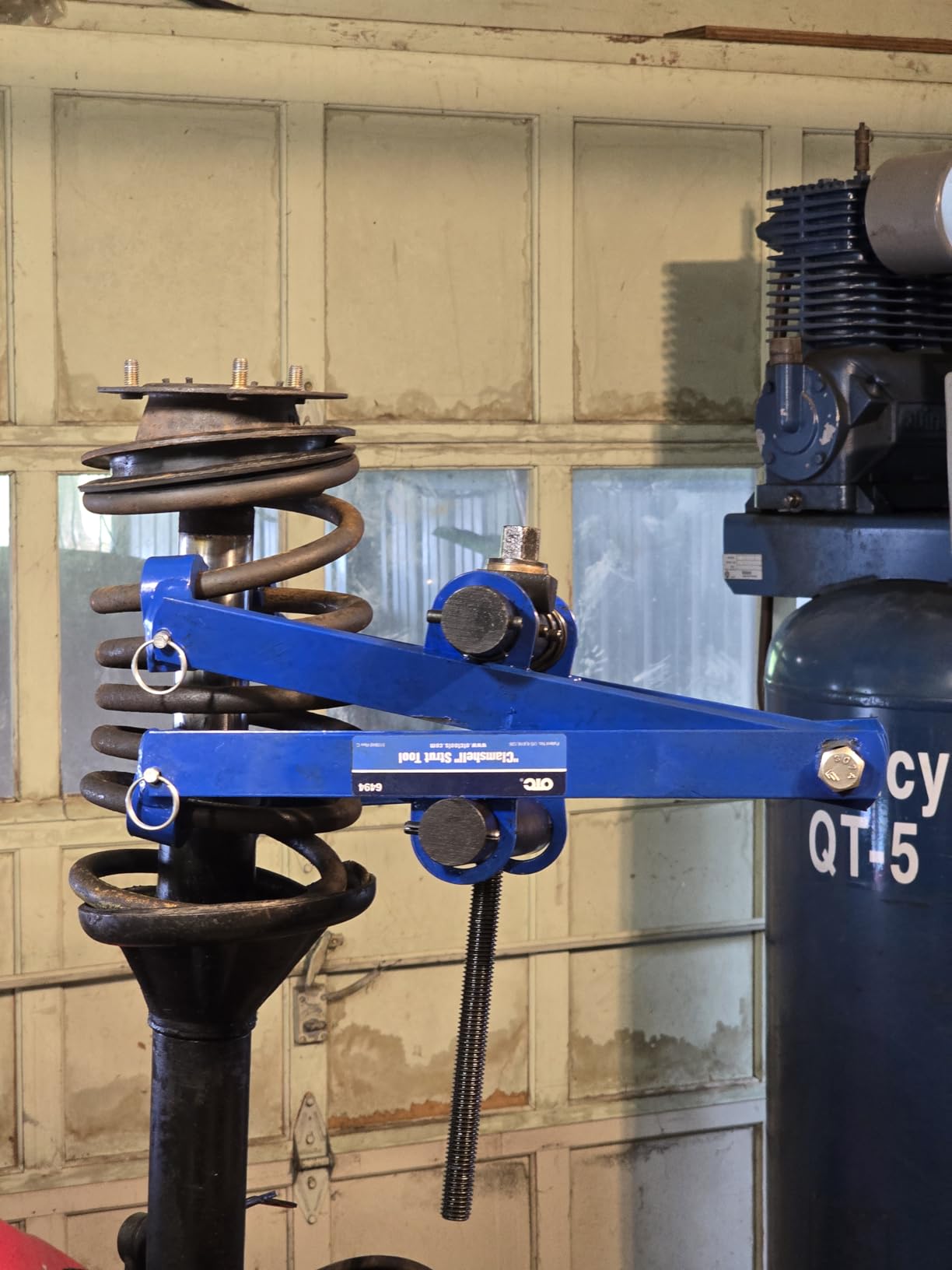 OTC Clamshell Strut Spring Compressor - 6494 customer photo 1