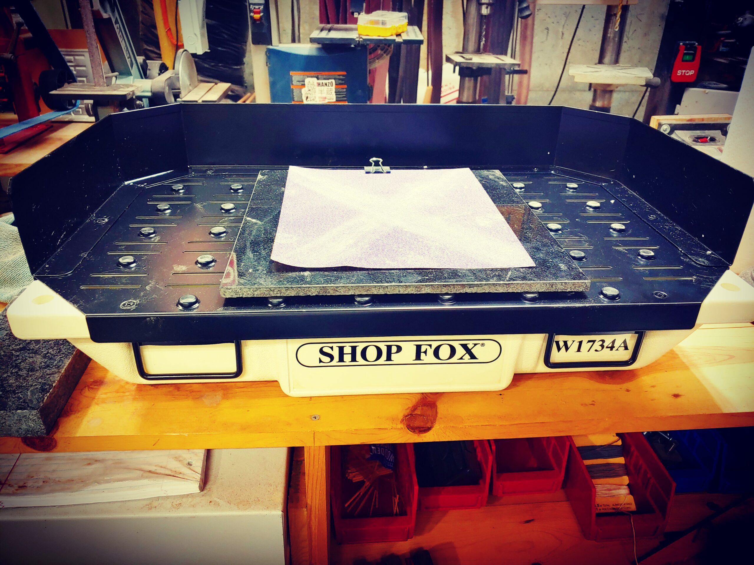 Shop Fox W1734A 15-Inch by 25-Inch Downdraft Sanding Table customer photo 2