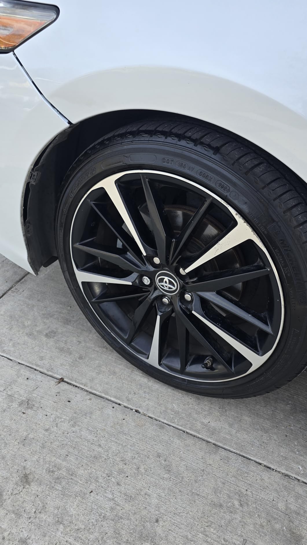 Meguiar's Endurance Tire Gel, G7516, Premium Tire Shine Gel for a Lasting Glossy Finish, Helps Keep Tires Looking Deep Black and Clean, 16 Oz customer photo 1