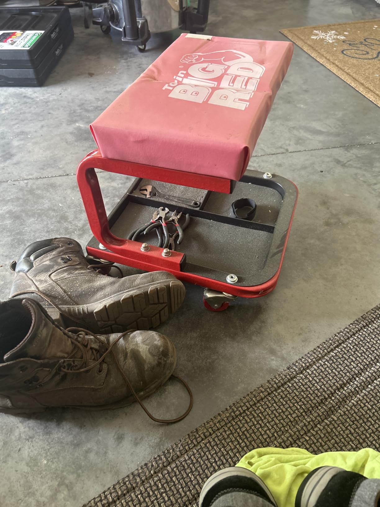 Torin TR6300 Red Rolling Creeper Garage/Shop Seat: Padded Mechanic Stool with Tool Tray Large customer photo 1