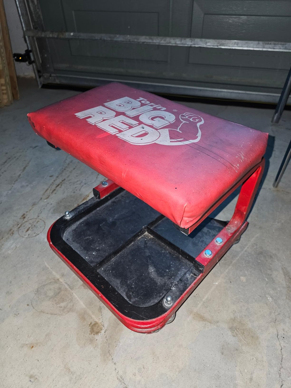 Torin TR6300 Red Rolling Creeper Garage/Shop Seat: Padded Mechanic Stool with Tool Tray Large customer photo 2