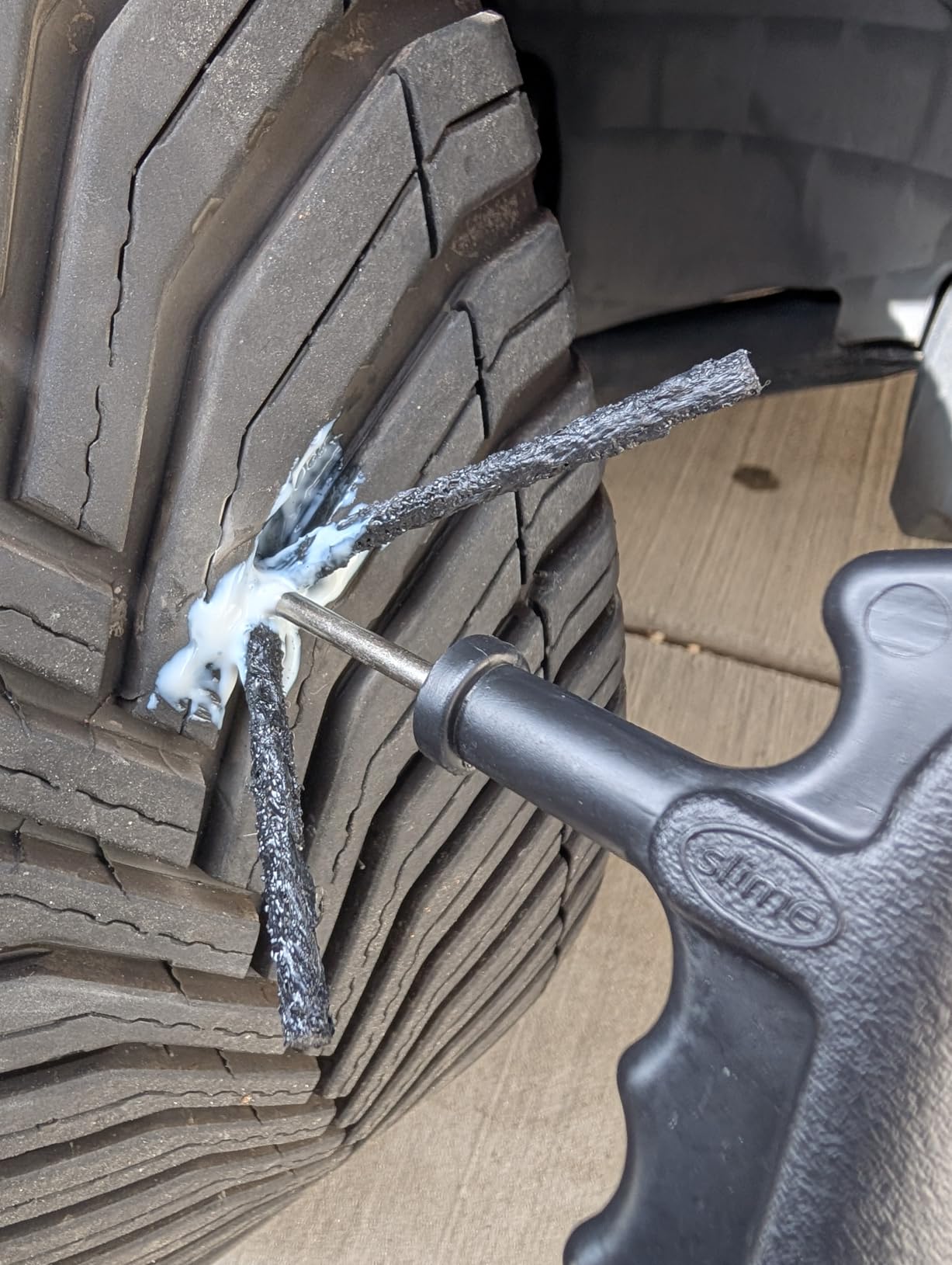 Slime 2040-A Tire Repair Plug Kit, Deluxe, Contains Strings, Tools and Glue, 11 Pieces customer photo 2