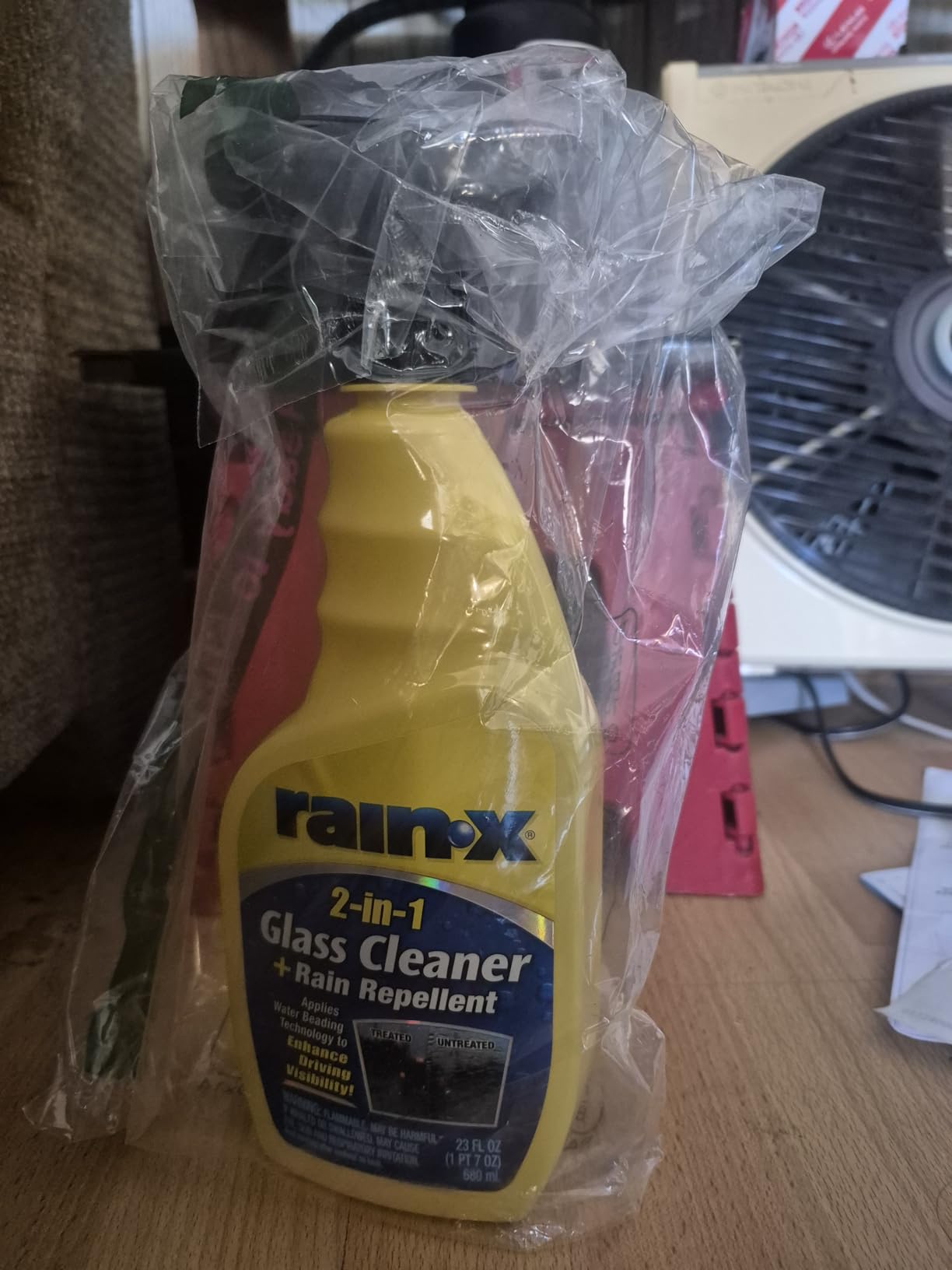 Rain-X 5071268 2-in-1 Glass Cleaner and Rain Repellant, 23 oz. (Pack of 1) - Provides a Streak-Free Clean for Automotive Glass While Preventing Sleet, Snow, Ice, and Road Spray Build Up customer photo 1