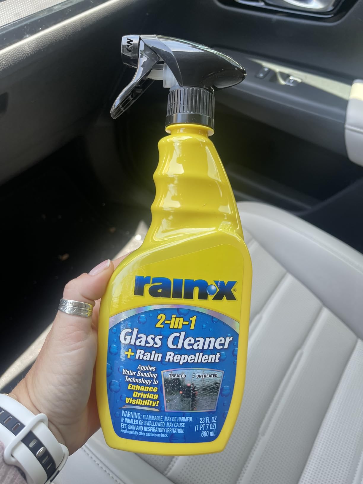 Rain-X 5071268 2-in-1 Glass Cleaner and Rain Repellant, 23 oz. (Pack of 1) - Provides a Streak-Free Clean for Automotive Glass While Preventing Sleet, Snow, Ice, and Road Spray Build Up customer photo 2