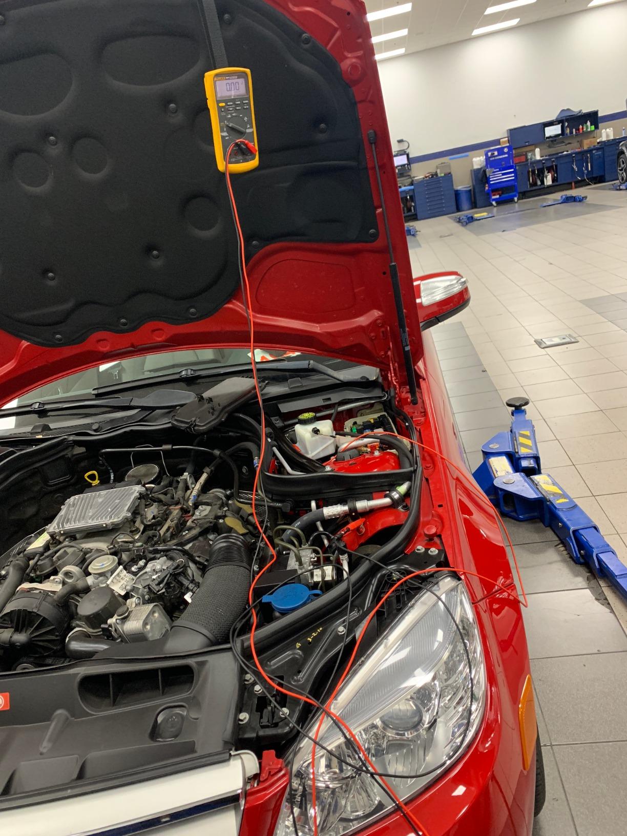 Fluke 88V Deluxe Automotive Multimeter, Troubleshoot Problems on Conventional and Hybrid Vehicles, Measures Pulse Width, and Duty Cycle customer photo 2