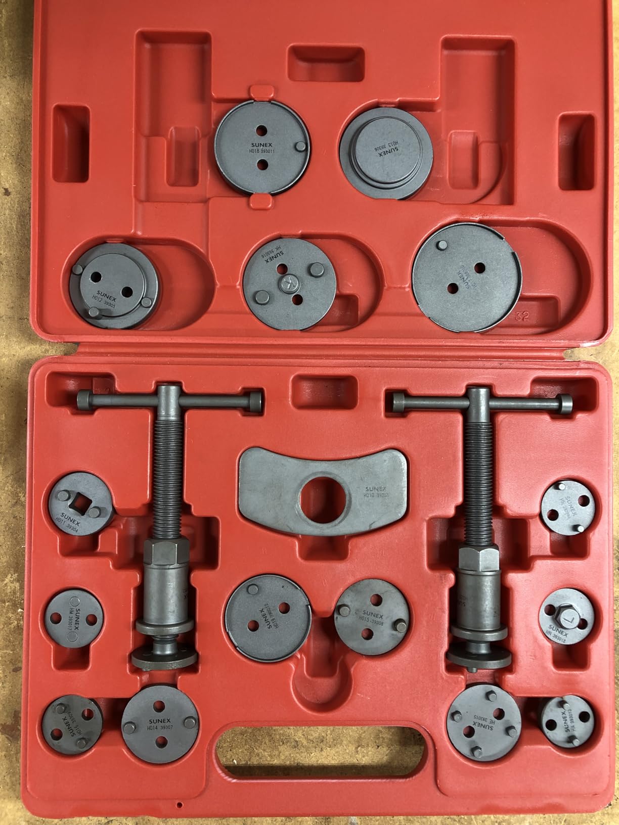 Sunex Tools 3930 Master Disc Brake Caliper Tool Set And Wind Back Kit, Compressor, Spreader Tool Set For Brake Pad Replacement With Magnetic Thrust Bolts, 18-Pieces customer photo 1