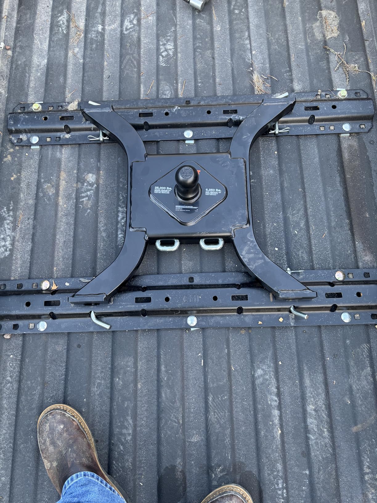 CURT 16085 Spyder 5th Wheel to Gooseneck Adapter Hitch, Fits Industry-Standard Rails, 25,000 lbs, 2-5/16-Inch Ball customer photo 1