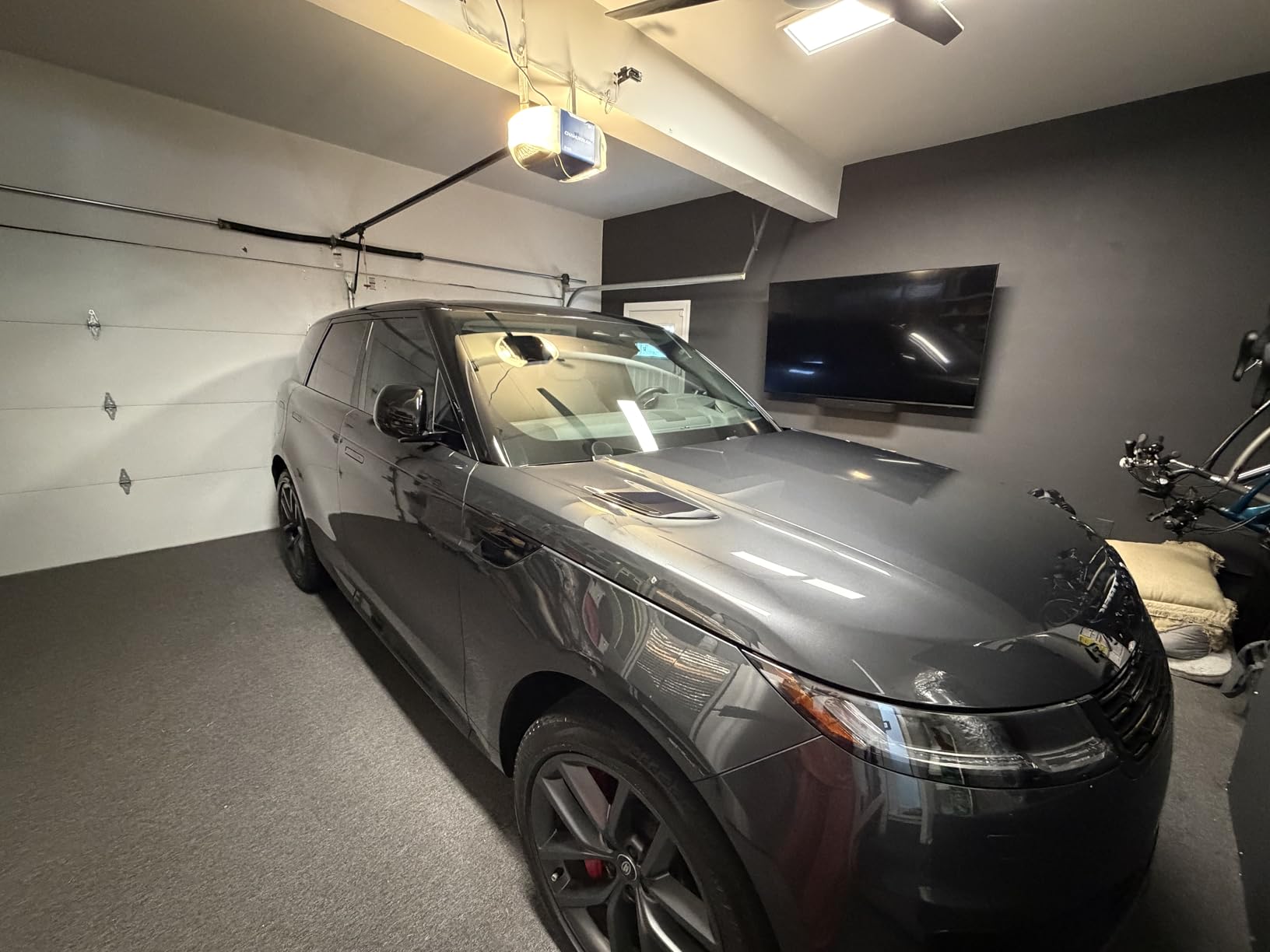 Meguiar's Ultimate Compound, Pro-Grade Car Scratch Remover for Paint Correction, Removes Swirls and Defects While Restoring Gloss and Shine, Christmas Gifts for Car Guys, 15.2 Oz customer photo 1