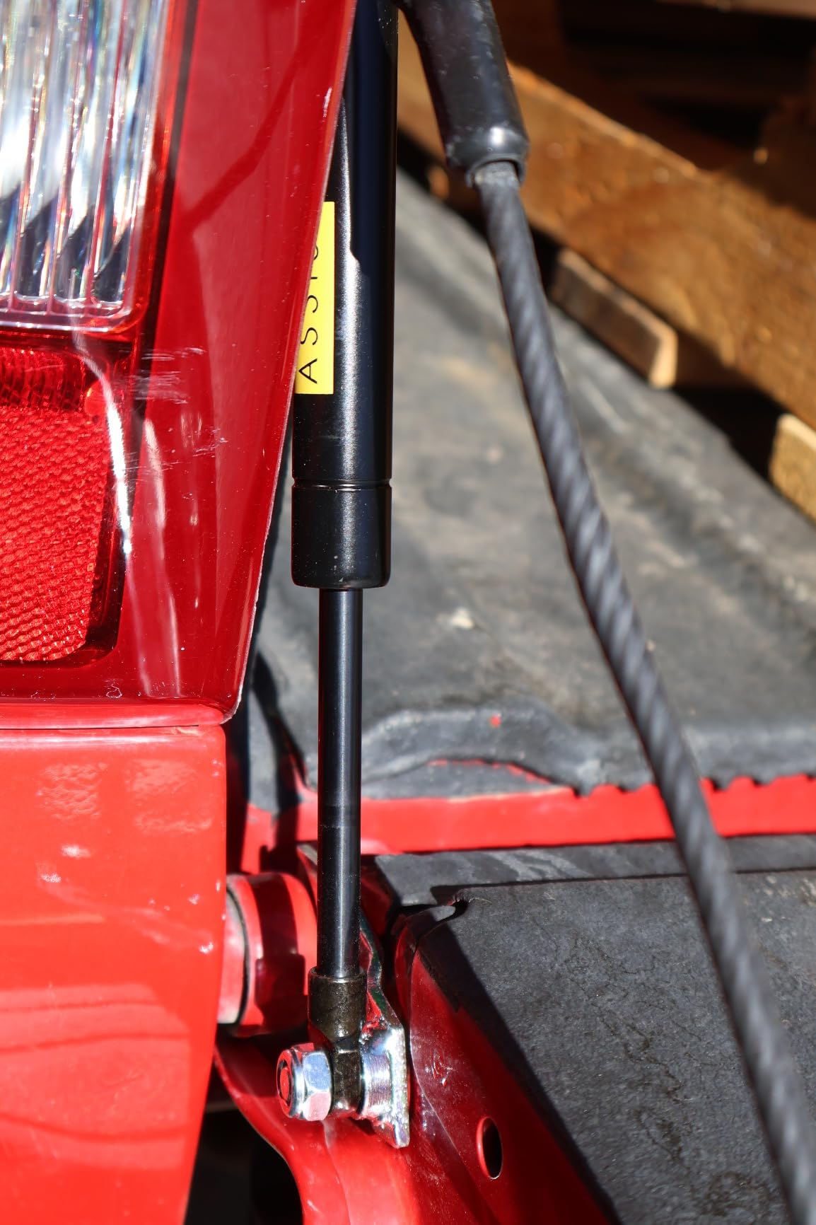 DZ43100 Tailgate Assist fits 99-06 Chevy/GMC & 07 Classic customer photo 2