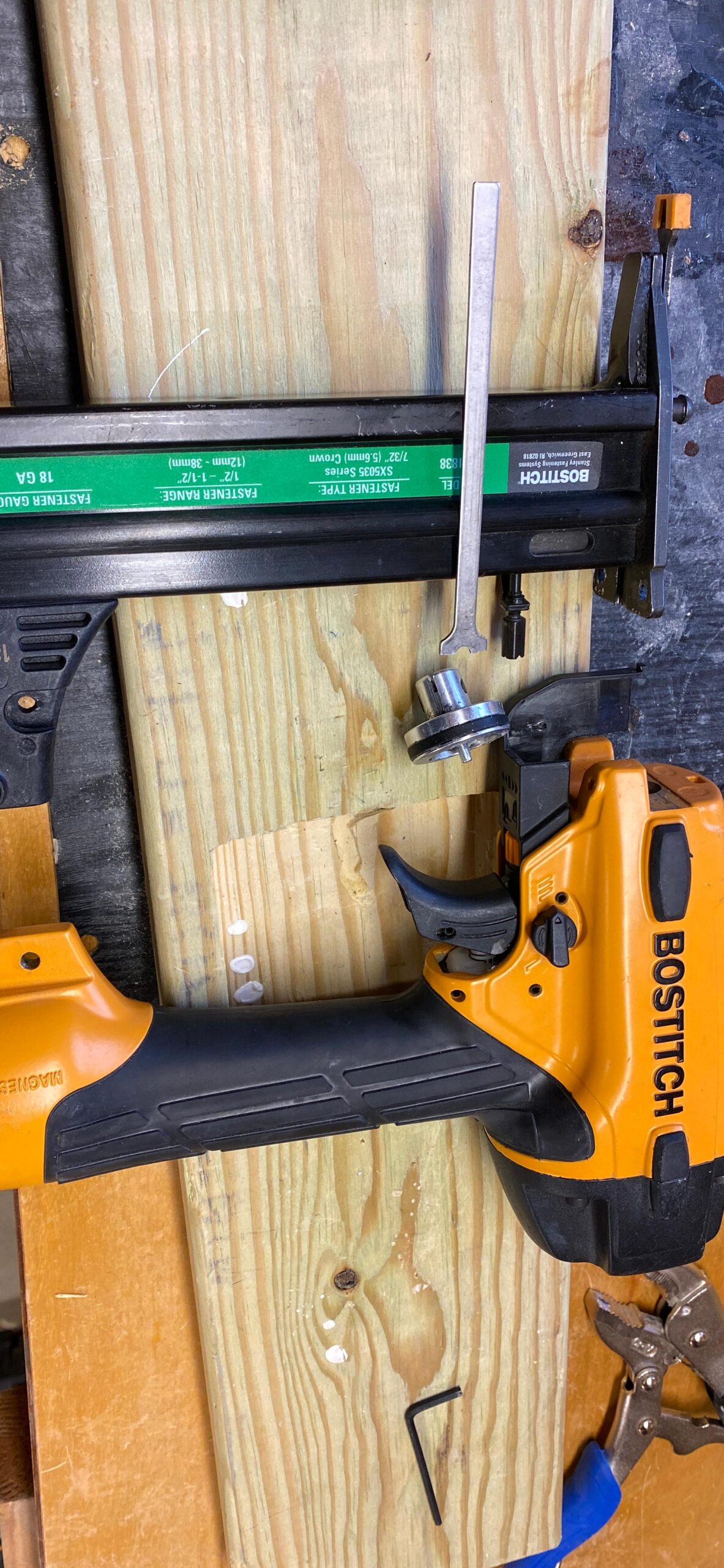 BOSTITCH 18 Gauge Narrow Crown Stapler Kit (SX1838K) customer photo 2