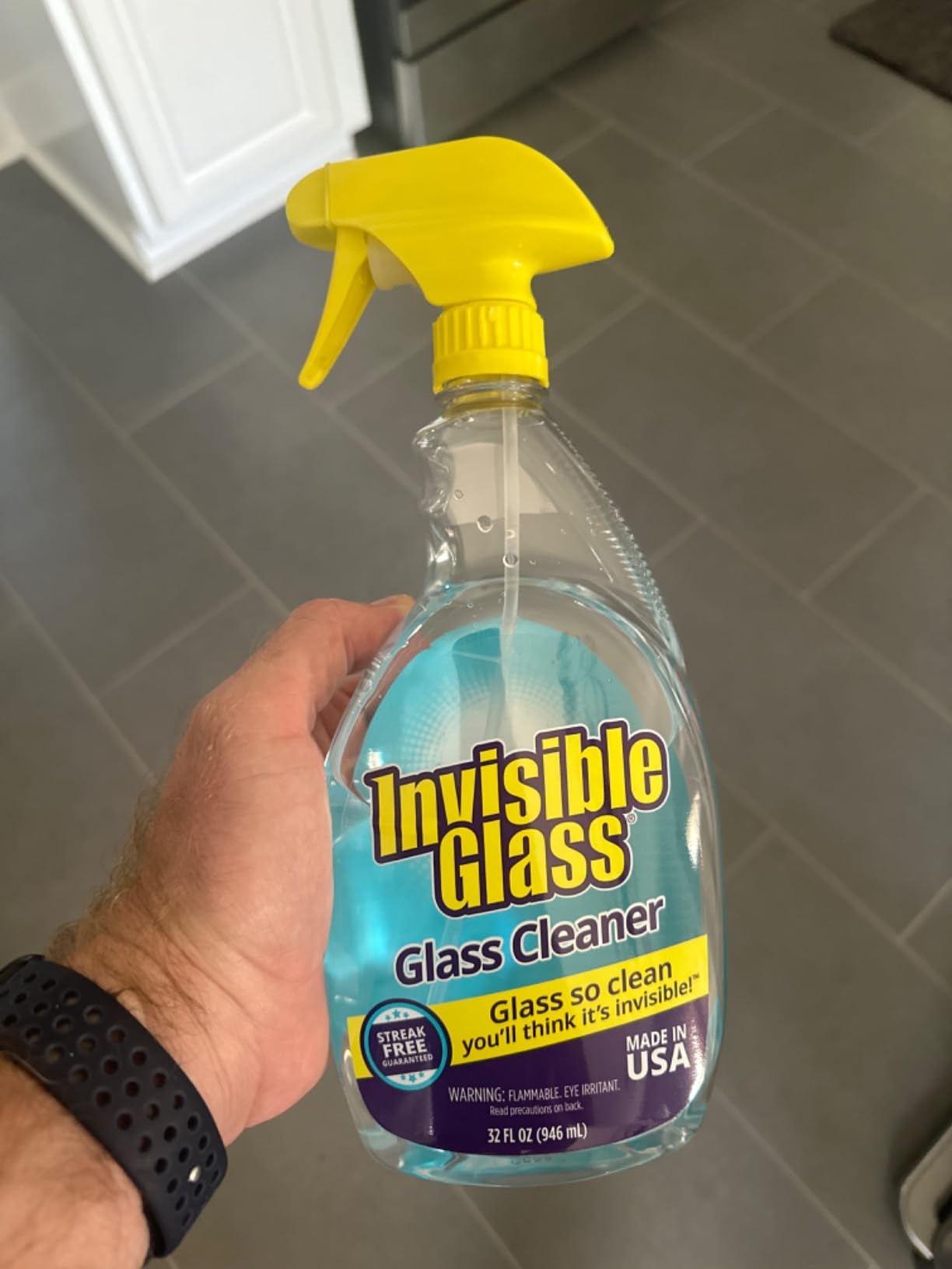 Invisible Glass 92194 Premium Glass and Window Cleaner for Auto and Home Cleans Glass, Windows, Mirrors, and More, Streak-Free, Ammonia-Free, Tint-Safe, 32 Fl Oz customer photo 2