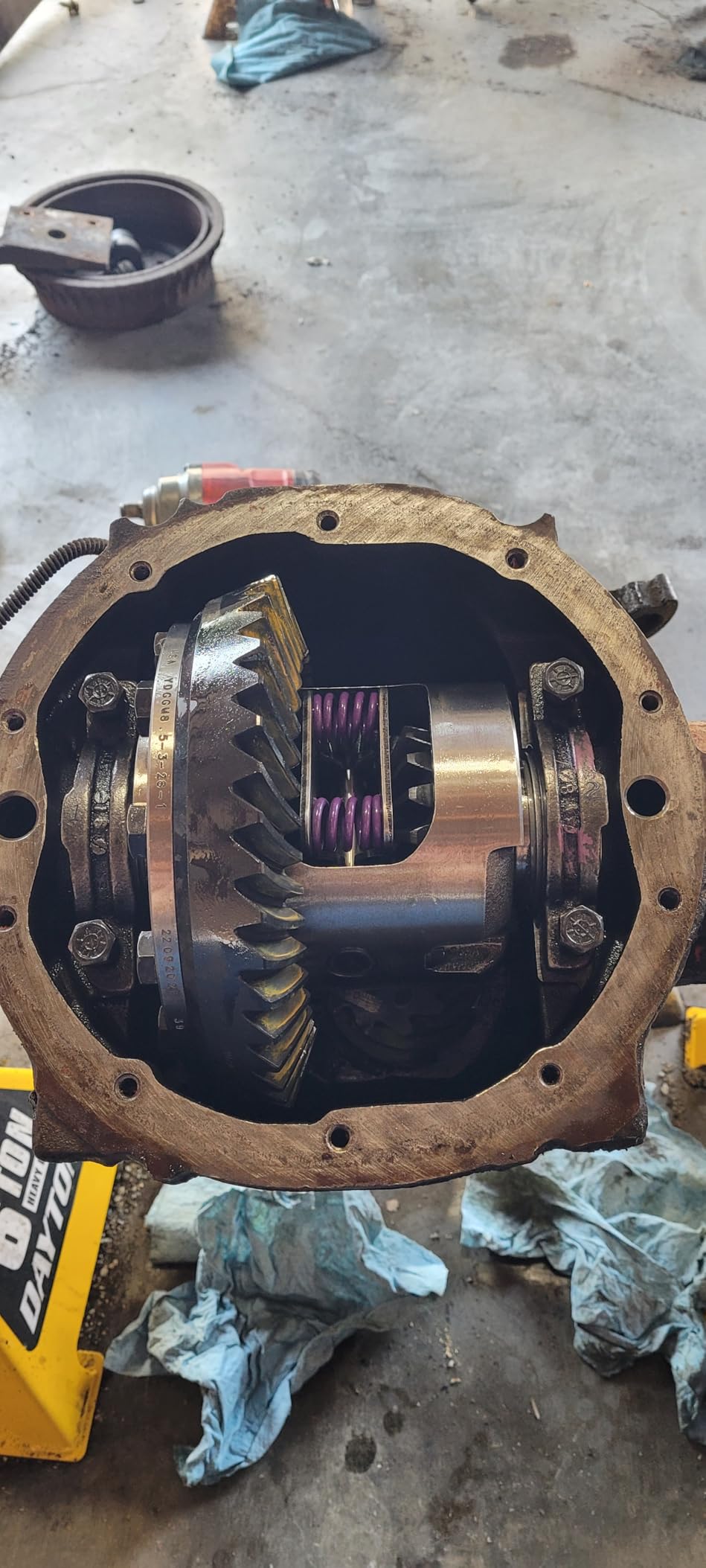 Yukon Gear & Axle Dura Grip Limited Slip Differential Positraction, 28 Spline, 2.73-Up Ratio, Compatible with 8.5