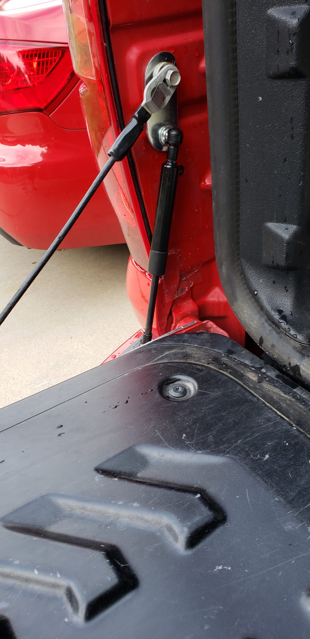 DZ43102 Tailgate Assist fits 07-18 Chevy/GMC 1500 & 07-19 HD 2500/3500 customer photo 1