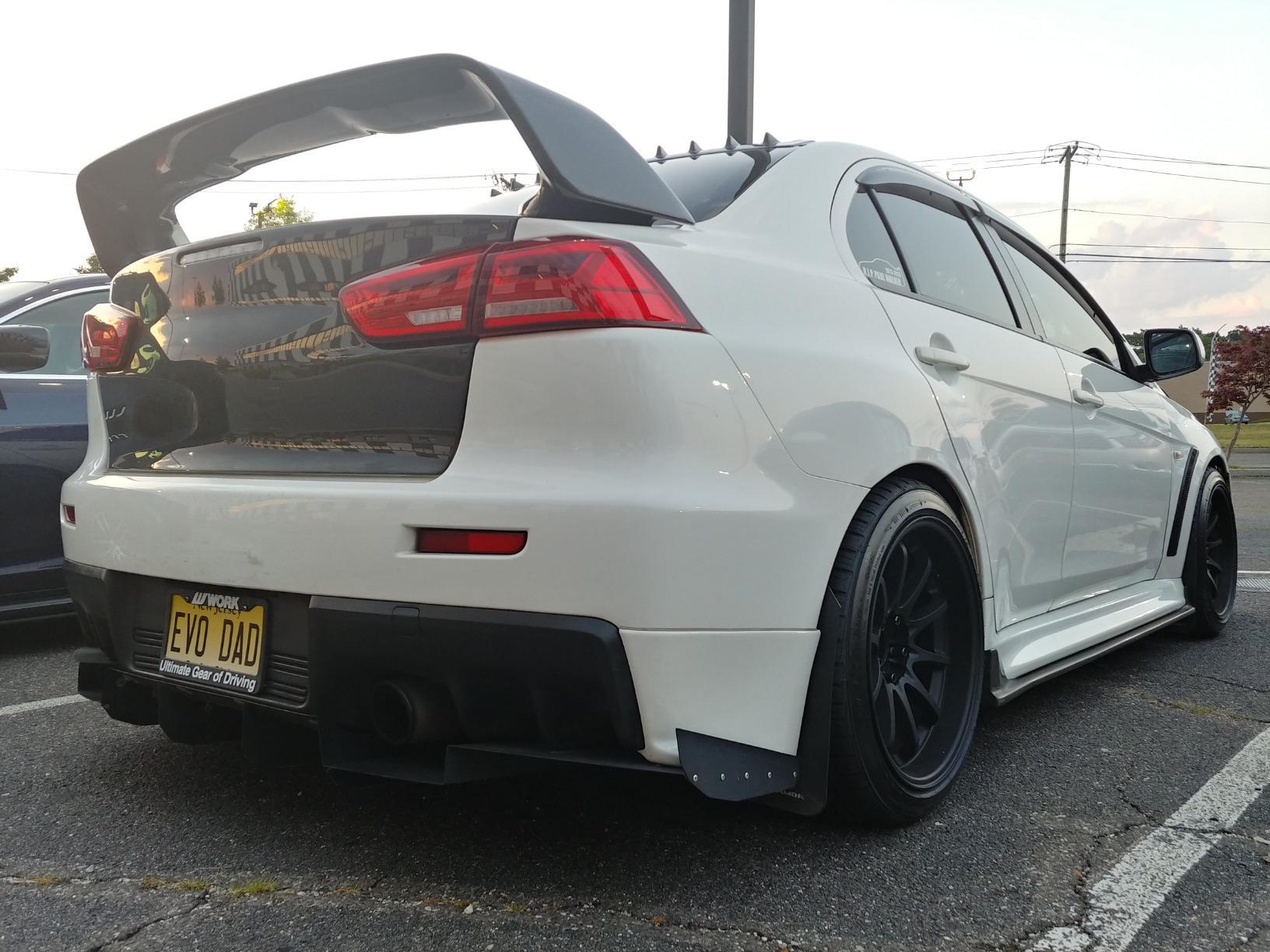 SONAX Tire Gloss Gel 235200 | Long-Lasting Rubber Conditioner for a Semi-Gloss finish on Tires | Deep Black Revitalization with Silicone Protection | 500ml customer photo 2