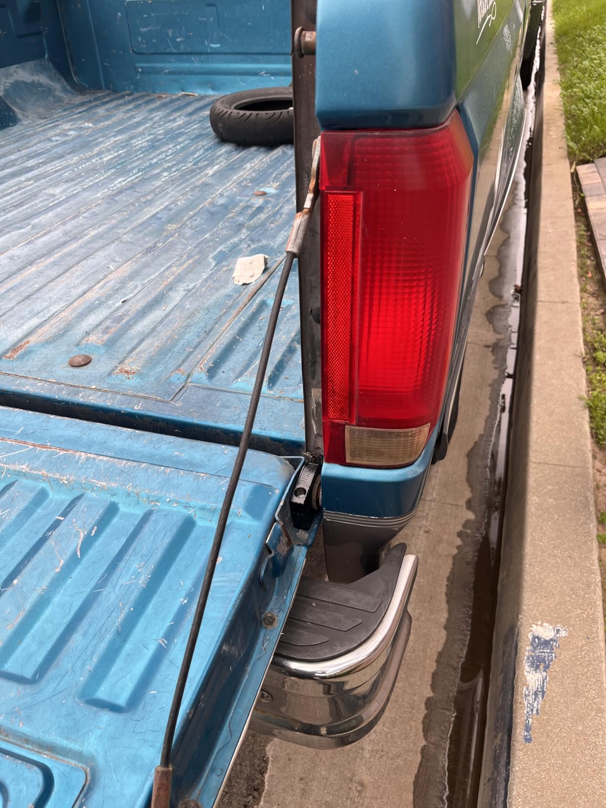 McGard 76029 Premium Pick-up Truck Tailgate Lock, Black customer photo 2
