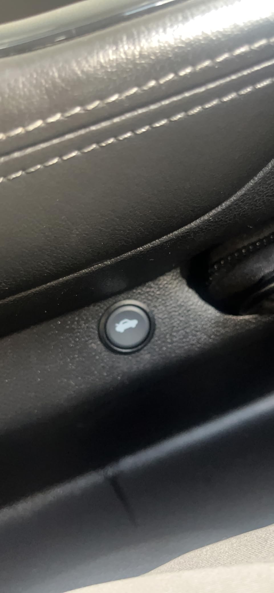 GM Genuine Parts 92224594 Trunk Lid Release Switch customer photo 1