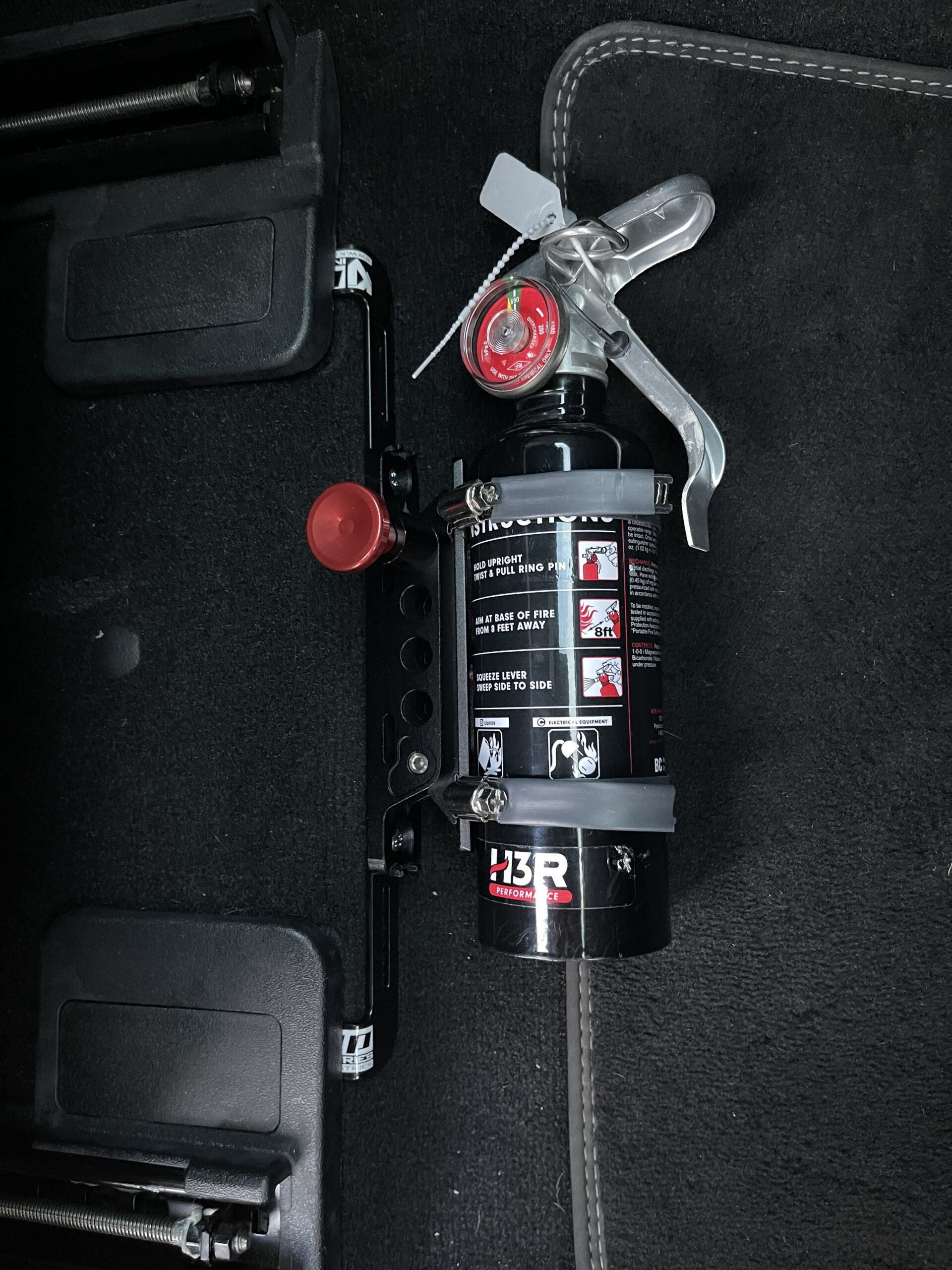 MaxOut Compact Fire Extinguisher for Vehicles - Cars, Trucks, UTVs, RVs & Boats | Off-Road Ready | Refillable Purple K Dry Chemical | Class BC | Mounting Bracket | UL Listed | Black 1.0 lb customer photo 1