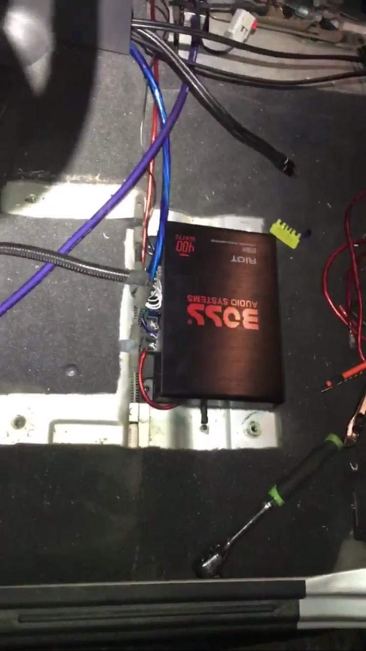 BOSS Audio Systems R1004 Riot Series 4 Channel Amplifier Car Audio - Class A/B, 400 High Output, 2-8 Ohm Stable, High/Low Level Inputs, Full Range customer photo 1
