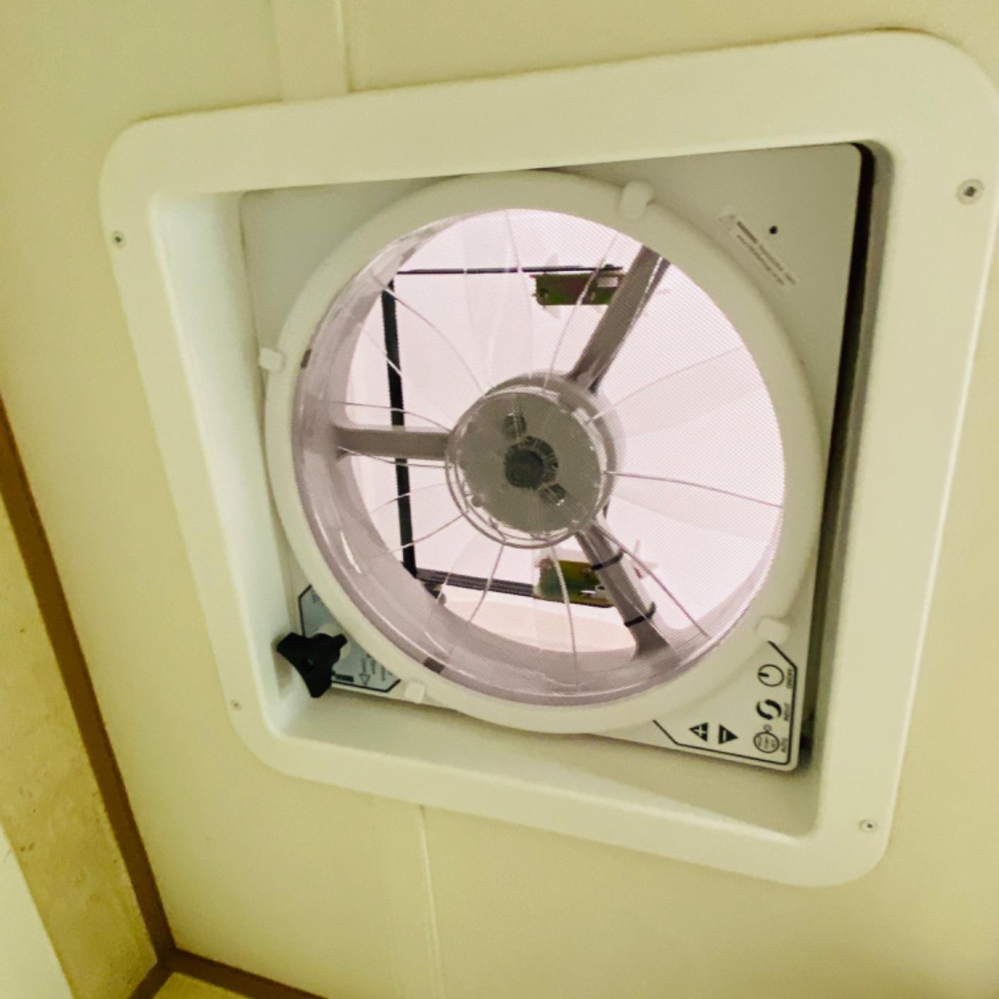 Maxxfan Plus High Powered 10-Speed RV Intake and Exhaust Fan - Manual or Remote Control Electric Opening, Easy Ceiling Controls, Rain Sensor with Automatic Lid Closure, White (00-04000K) customer photo 2