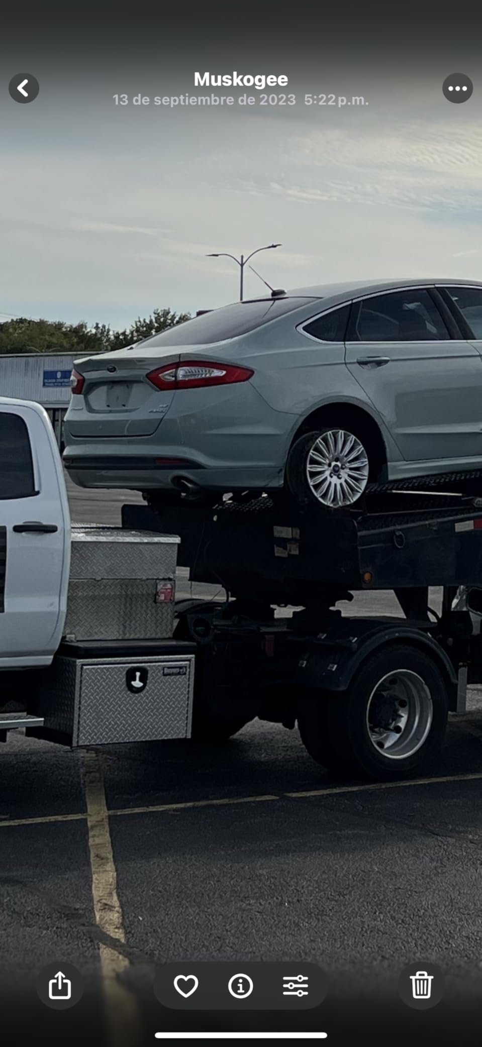 Buyers Products 1705103 Diamond Tread Aluminum Underbody Truck Tool Box, 18 x 18 x 30, Made in USA, .100 in. Thick, Corrosion-Resistant, Locking Compression Latch - Secure Storage for Work Trucks customer photo 1