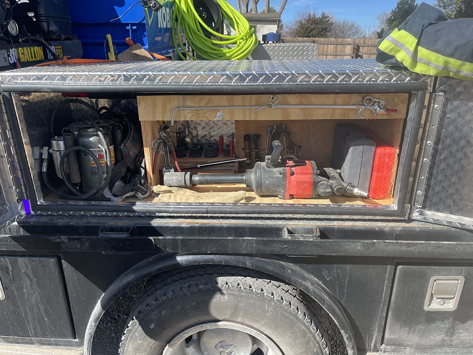 Buyers Products 1705203 Underbody Truck Tool Box with Barn Doors, 18x18x30 Inch, Diamond Tread Aluminum, Made in USA, Compression Latch, Weather Resistant, Toolbox for Flatbeds, Trailers & Work Trucks customer photo 1