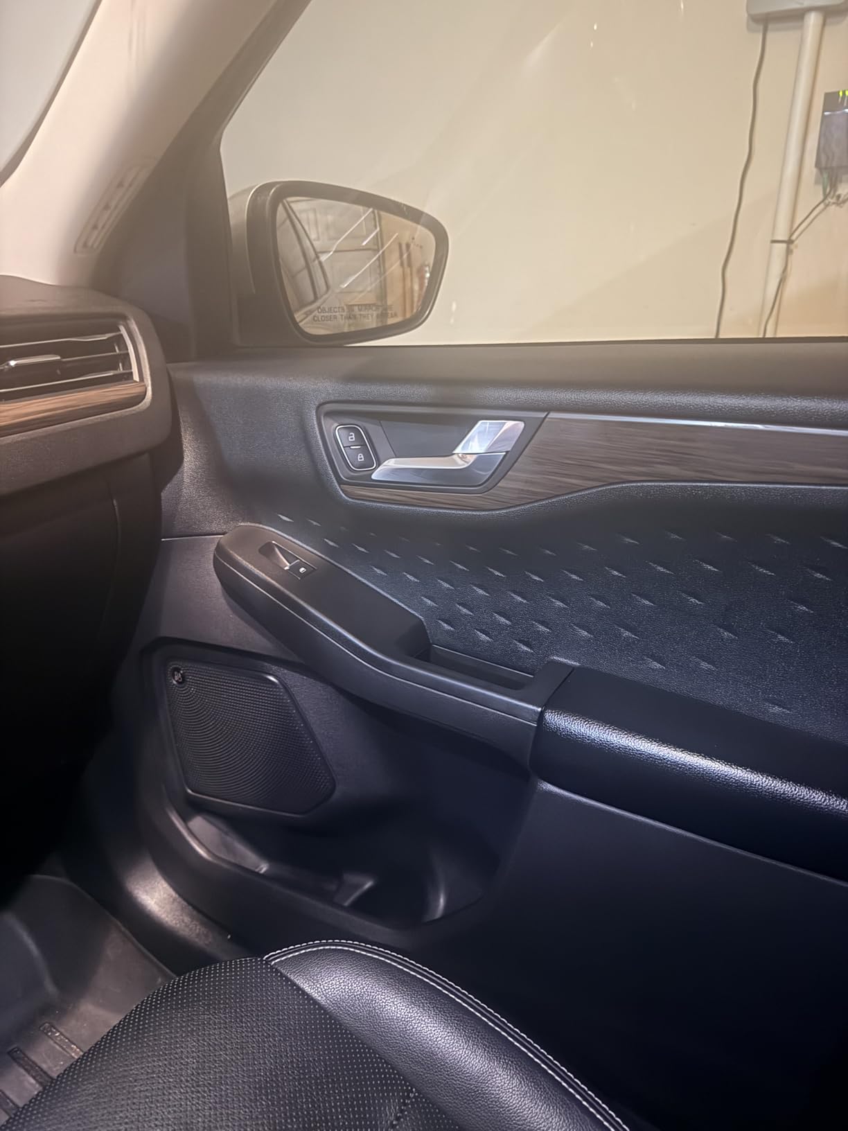 Meguiar's Ultimate Black Plastic Restorer, Durable Car Restorer for Faded Black Plastic, Vinyl, and Rubber, Restores Deep Color and Shine, for Car Guys, 12 Oz customer photo 1