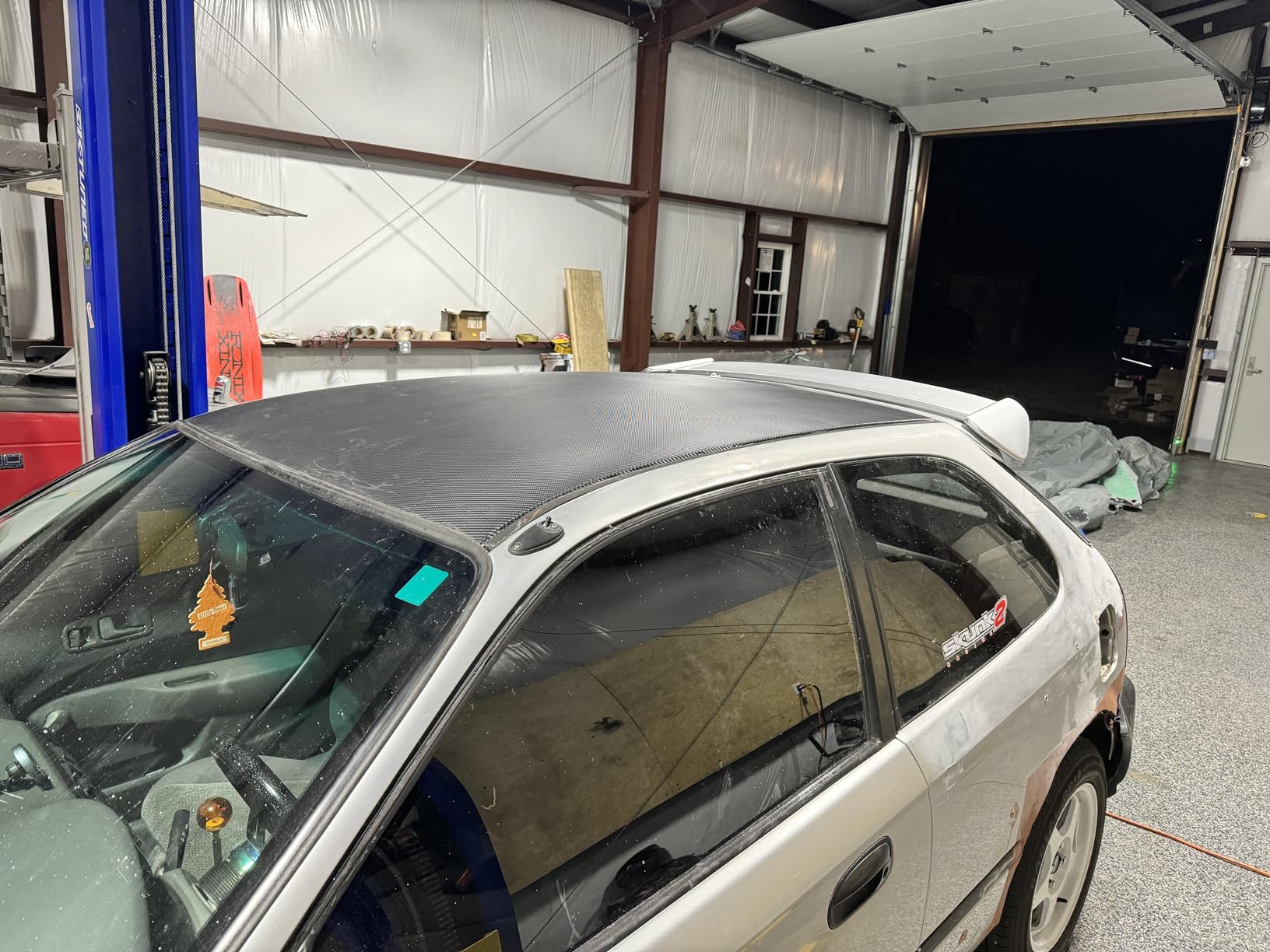 3M CA-1170 DI-NOC Gloss Black Carbon Fiber 4ft x 1ft (4 sq/ft) Flex Vinyl Wrap Film customer photo 1