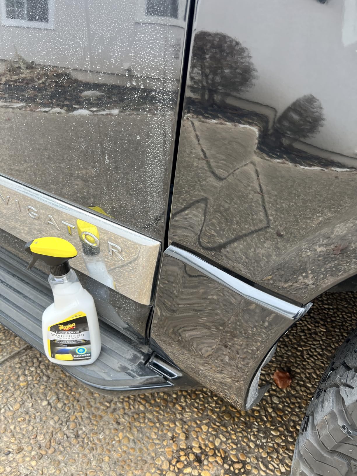 Meguiar's Ultimate Waterless Wash & Wax, Scratch-Free Cleaning Spray that Cleans and Protects Without Water, 2-in-1 Detailer for Shine, Cool Car Gifts for Men and Women, 26 Oz customer photo 2