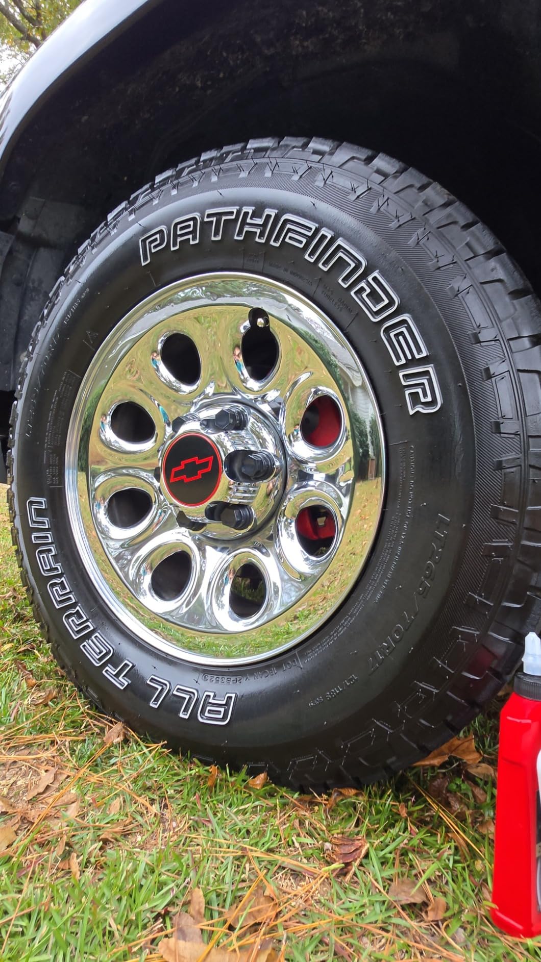 Mothers California Gold Chrome Polish, 12 oz. - Cleans & Brightens Chrome Bumpers, Wheels, Trim & Accessories, Protects Against Fingerprints, Rust & Corrosion, Safe on Glass & Mirrors (05212) customer photo 2