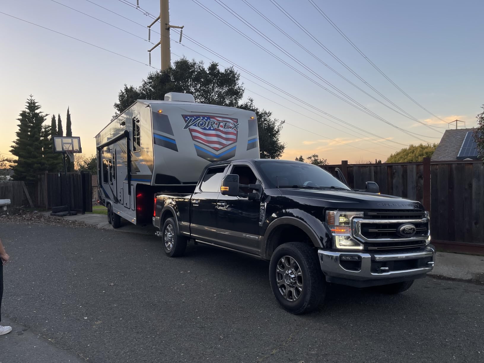B&W Trailer Hitches 20K Companion OEM Fifth Wheel Hitch - Compatible with Ford OEM Puck System - RVK3300 customer photo 1