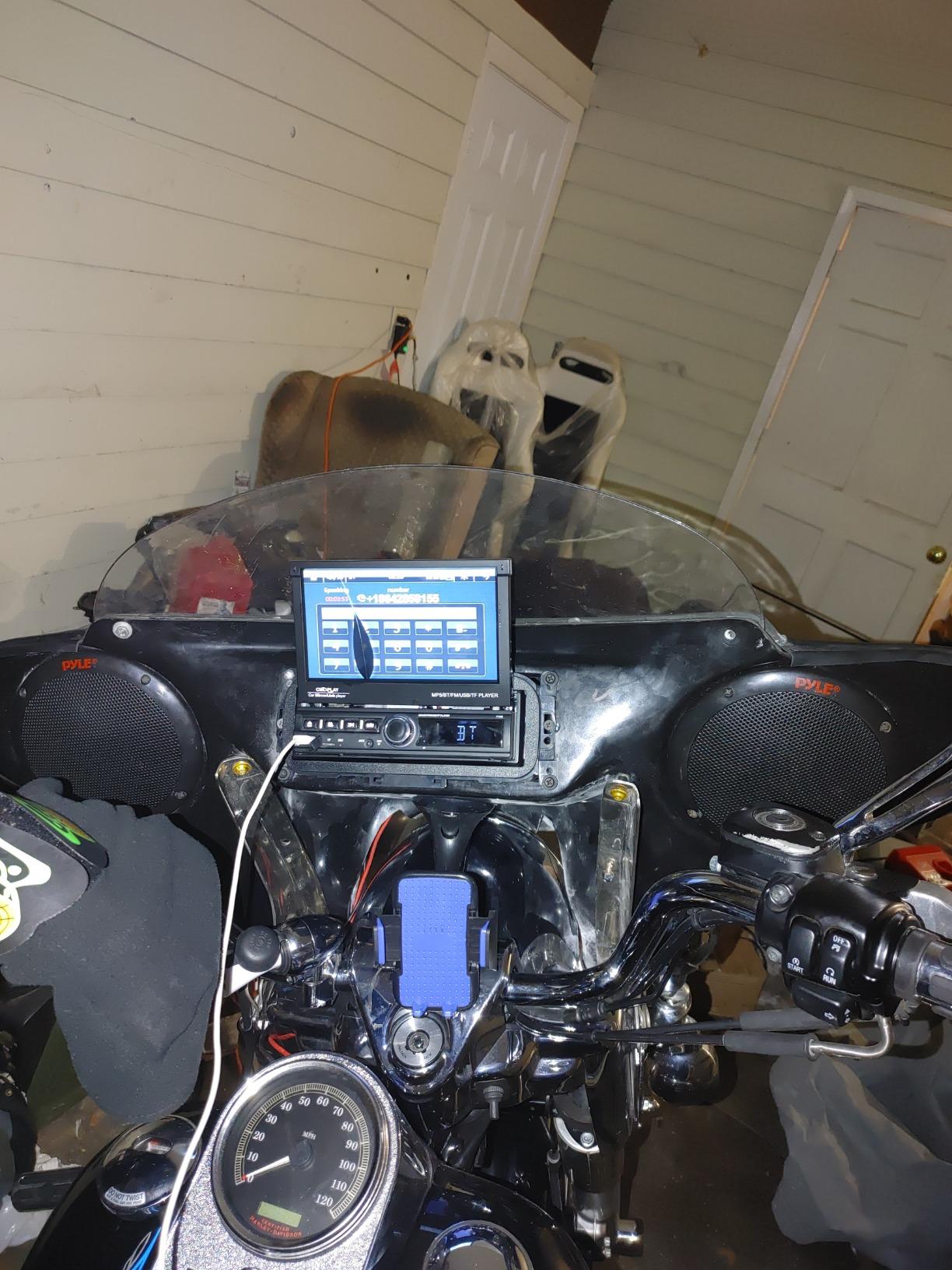 Pyle 6.5 Inch Dual Marine Speakers - 2 Way Waterproof and Weather Resistant Outdoor Audio Stereo Sound System with 400 Watt Power, Polypropylene Cone and Butyl Rubber Surround-1 Pair-PLMR605W (Black) customer photo 2