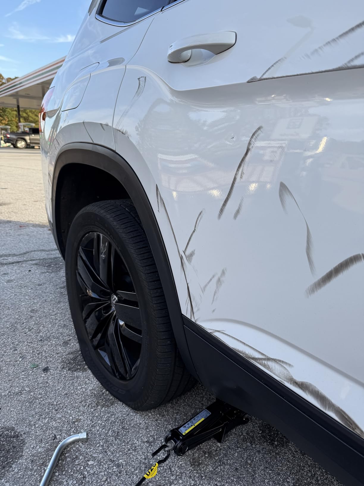 Chemical Guys Clay Bar Kit, Heavy Duty Clay Bar and Luber Synthetic Lubricant, 2-Piece Car Detailing Kit for Paint, Glass, and Clear Coat Surfaces - Black customer photo 2