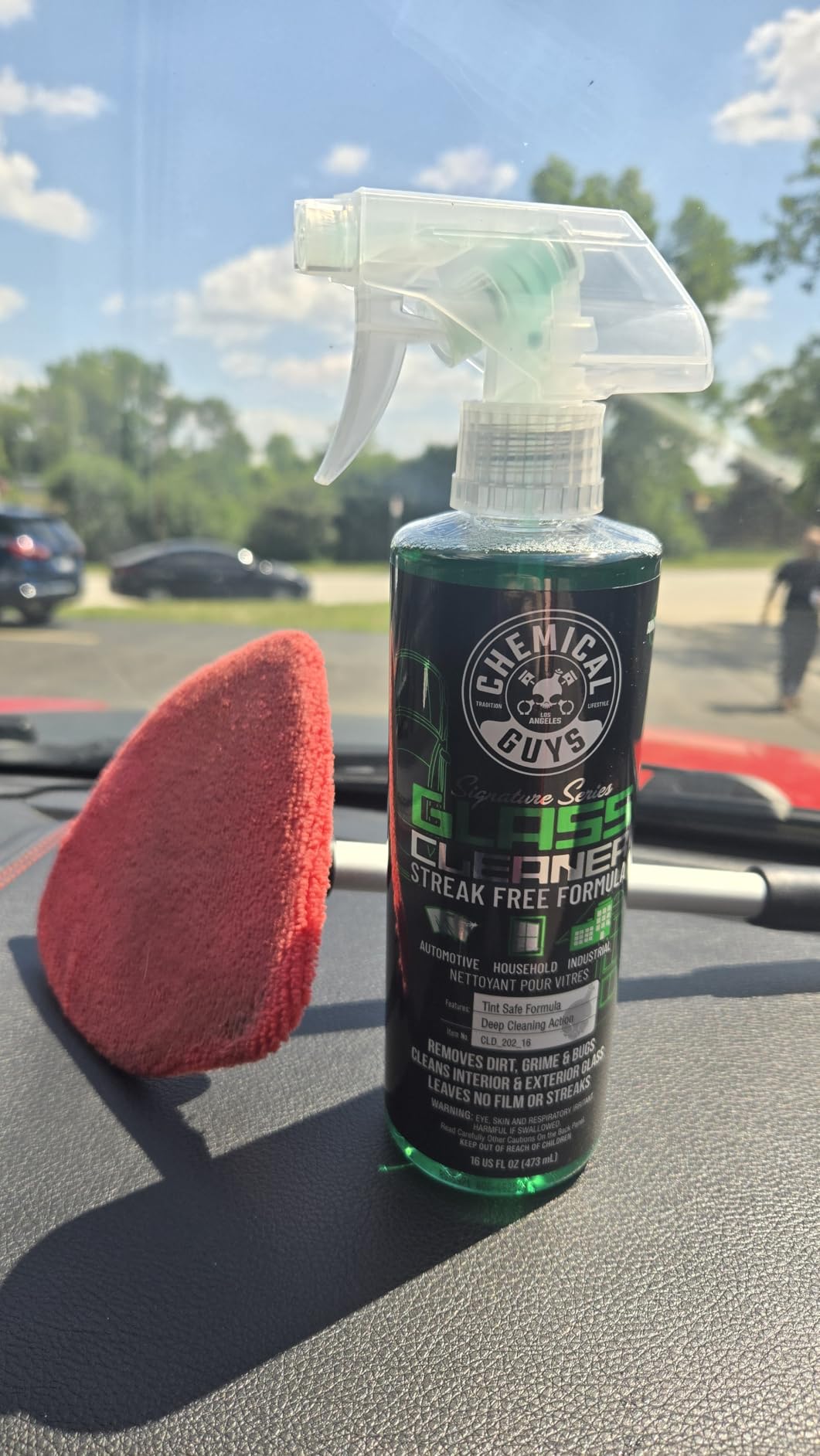 Chemical Guys Glass Cleaner Signature Series - Ammonia-Free Window and Mirror Spray for Cars, Trucks, SUVs, and RVs - Safe for Tinted Glass, Windshields, Household Windows & Interior Surfaces - 16 oz customer photo 2