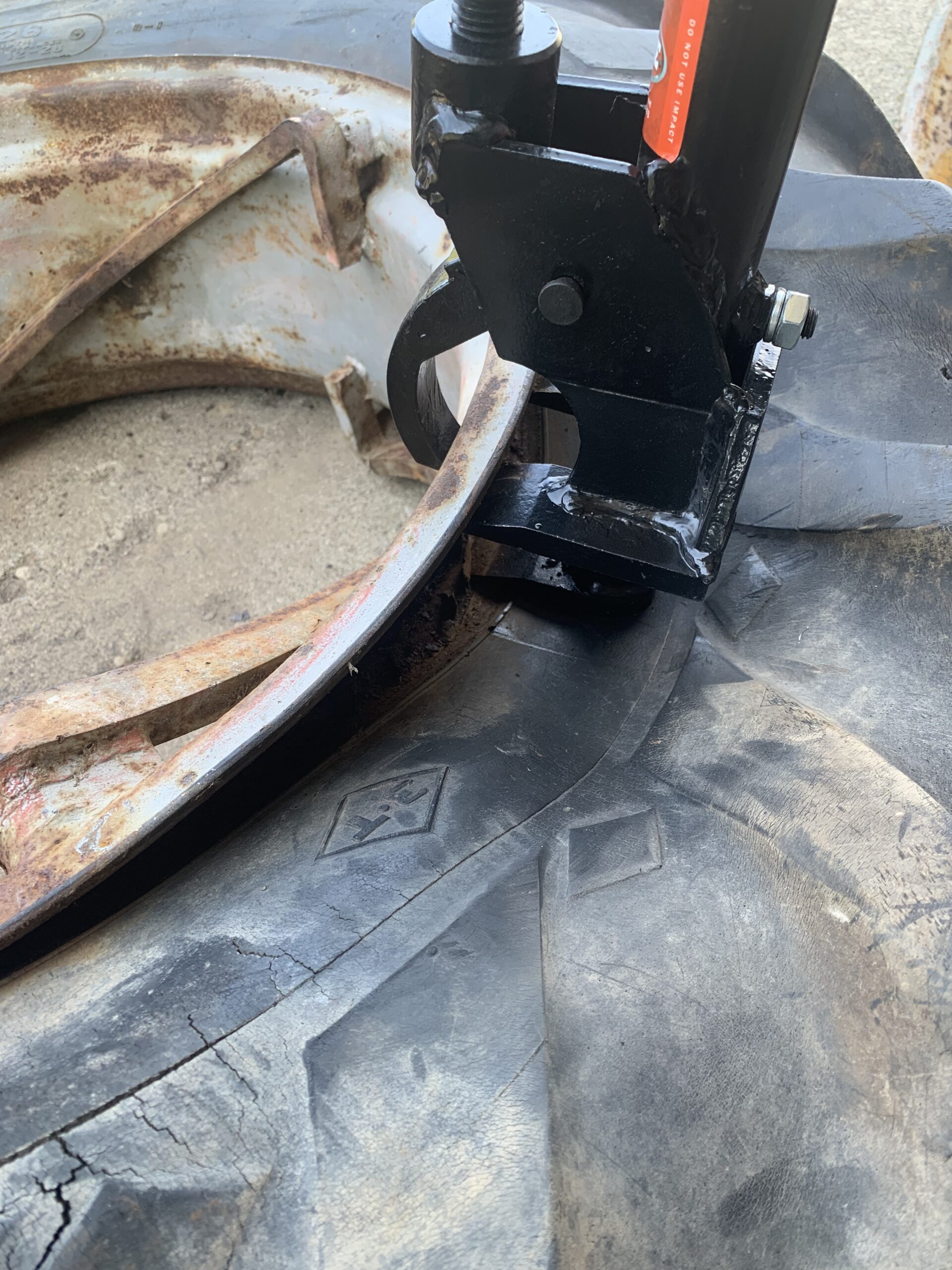 AME INTL 'Little Buddy' Manual Heavy Duty Tire Bead Breaker customer photo 2