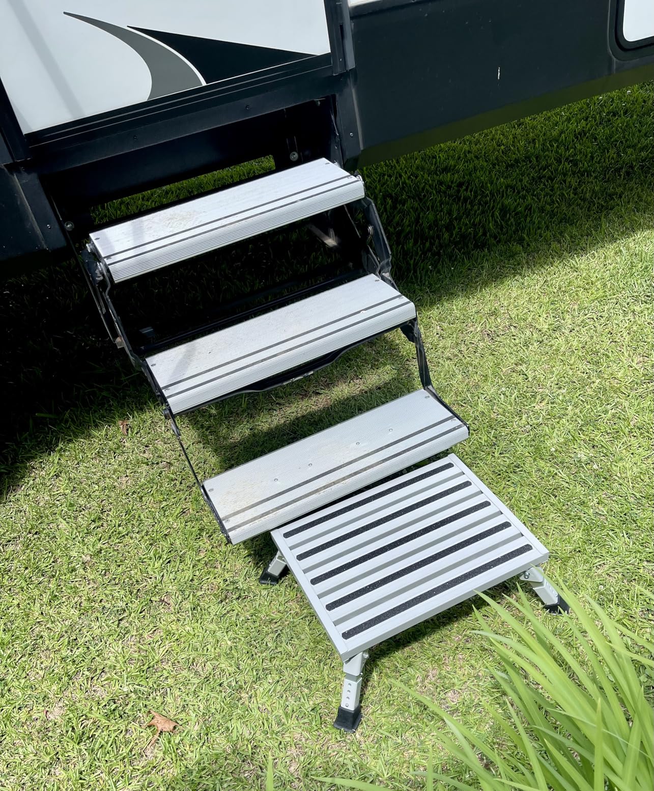 Camco Adjustable Height RV Step Stool (43676) customer photo 1