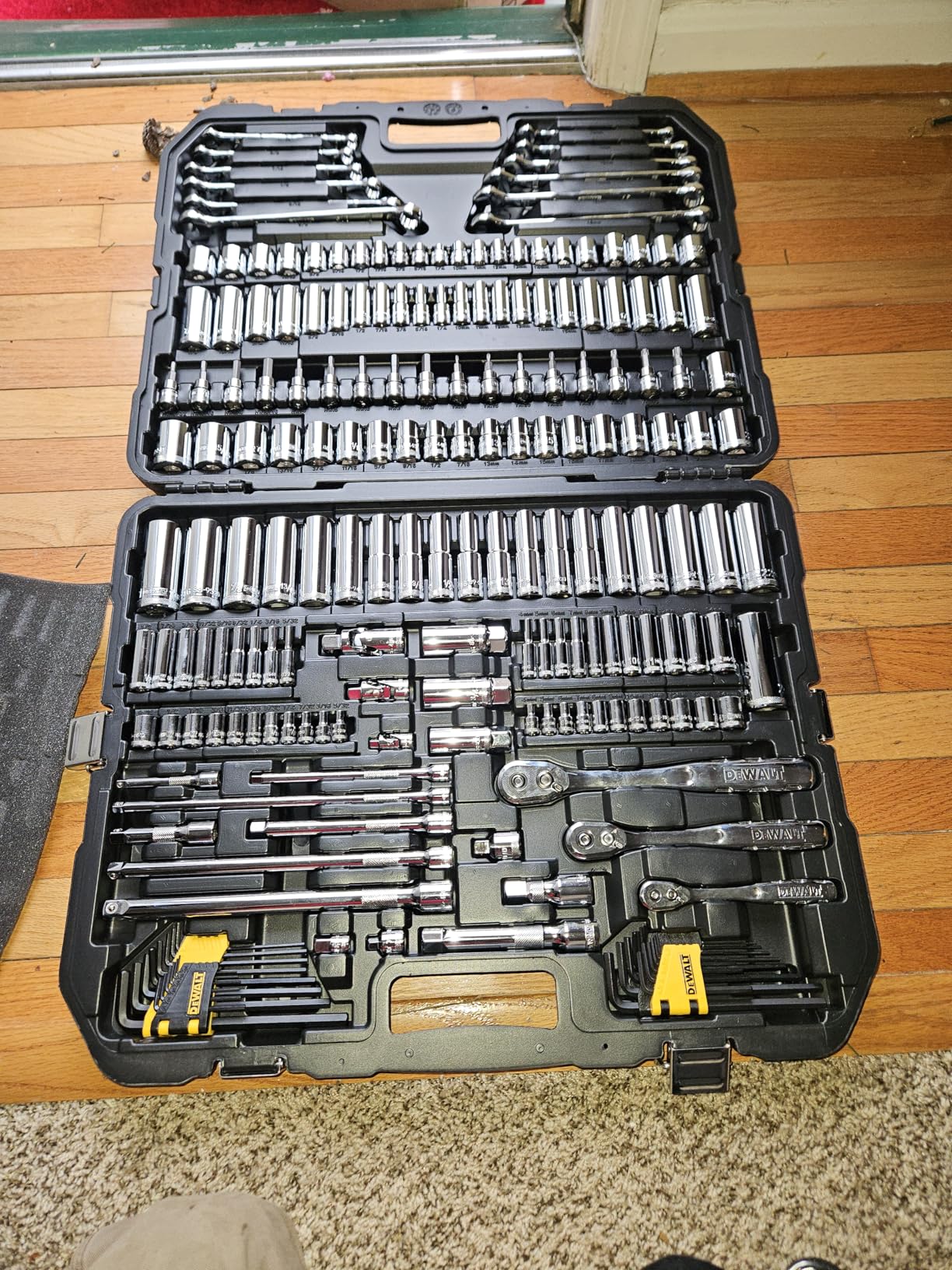 DEWALT Mechanics Tools Kit and Socket Set, 204-Piece, 1/4