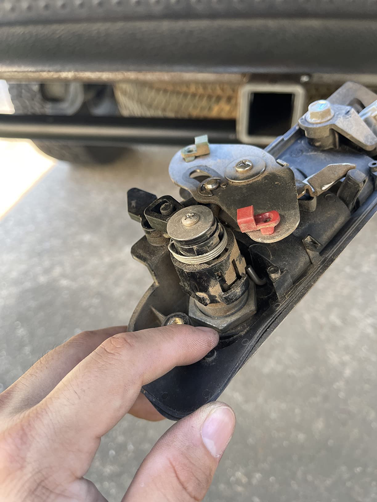 Pop & Lock PL5400 Black Manual Tailgate Lock with Bolt Codeable Technology for Toyota Tacoma customer photo 2