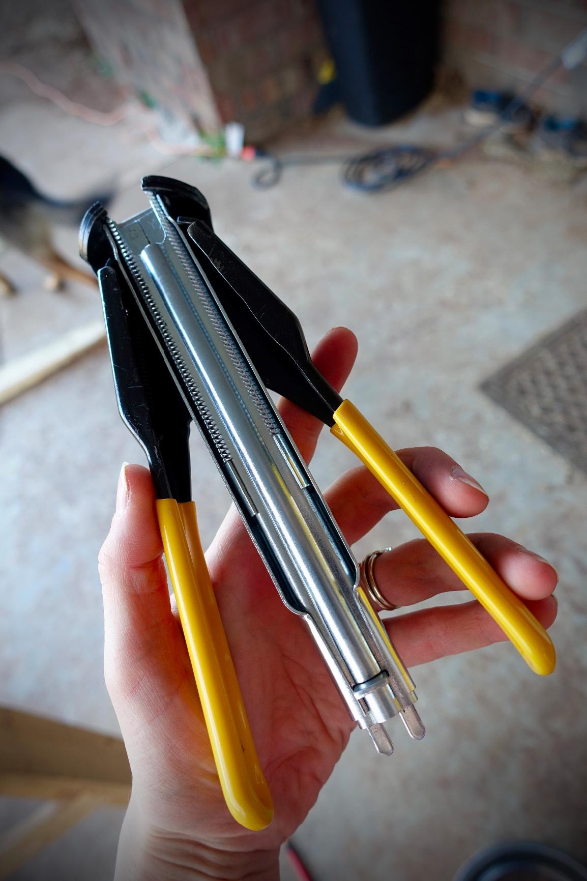 DEWALT Hog Ring Pliers Kit, Includes Pliers and 1000 Ring Pack (P7DW) customer photo 2