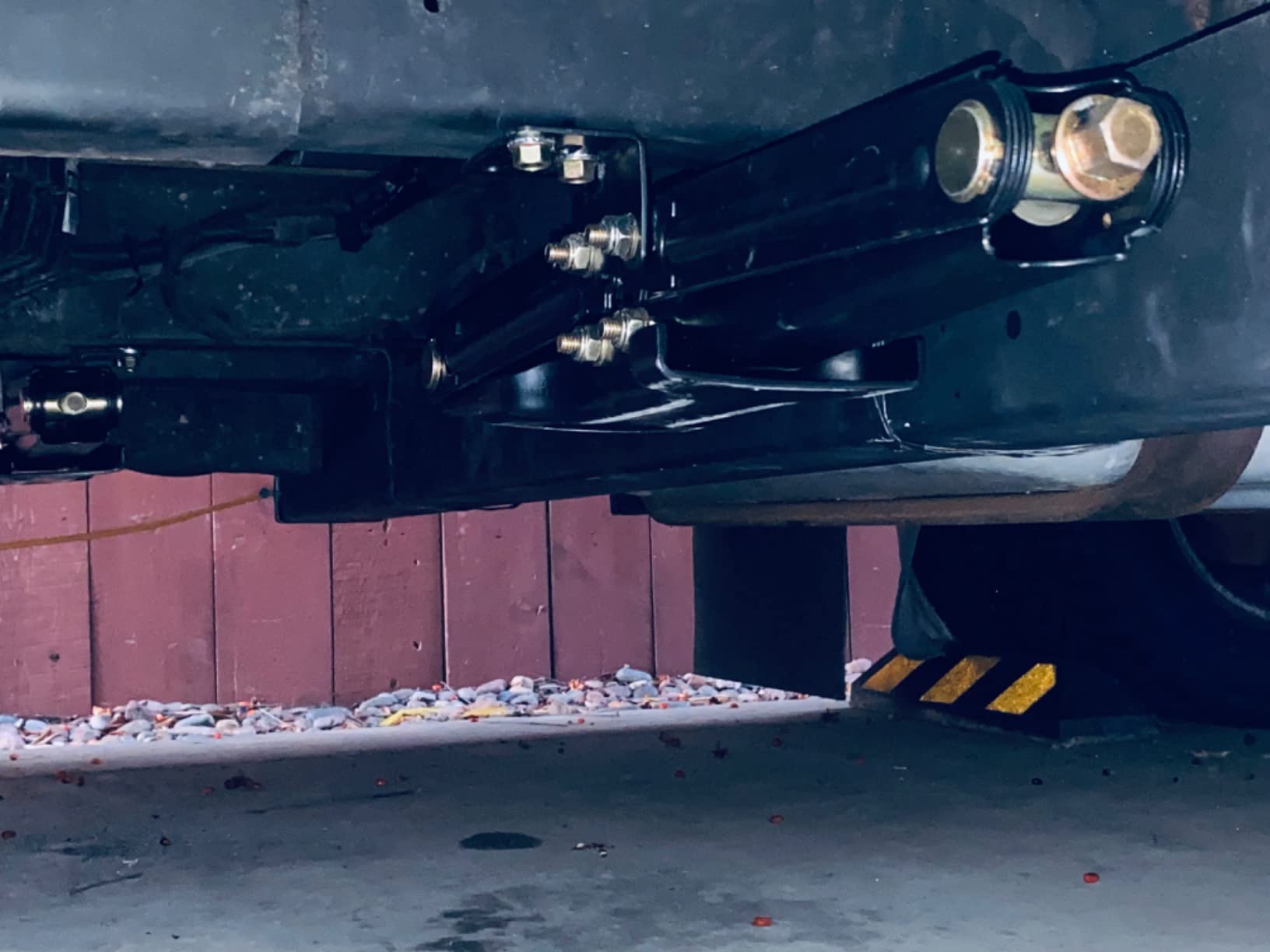 Camco EAZ-Lift 24-inch Stabilizing RV Scissor Jacks - Features a 7,500 lb Load Capacity - Heavy-Duty Steel Construction - Set of 2 (48830) customer photo 1