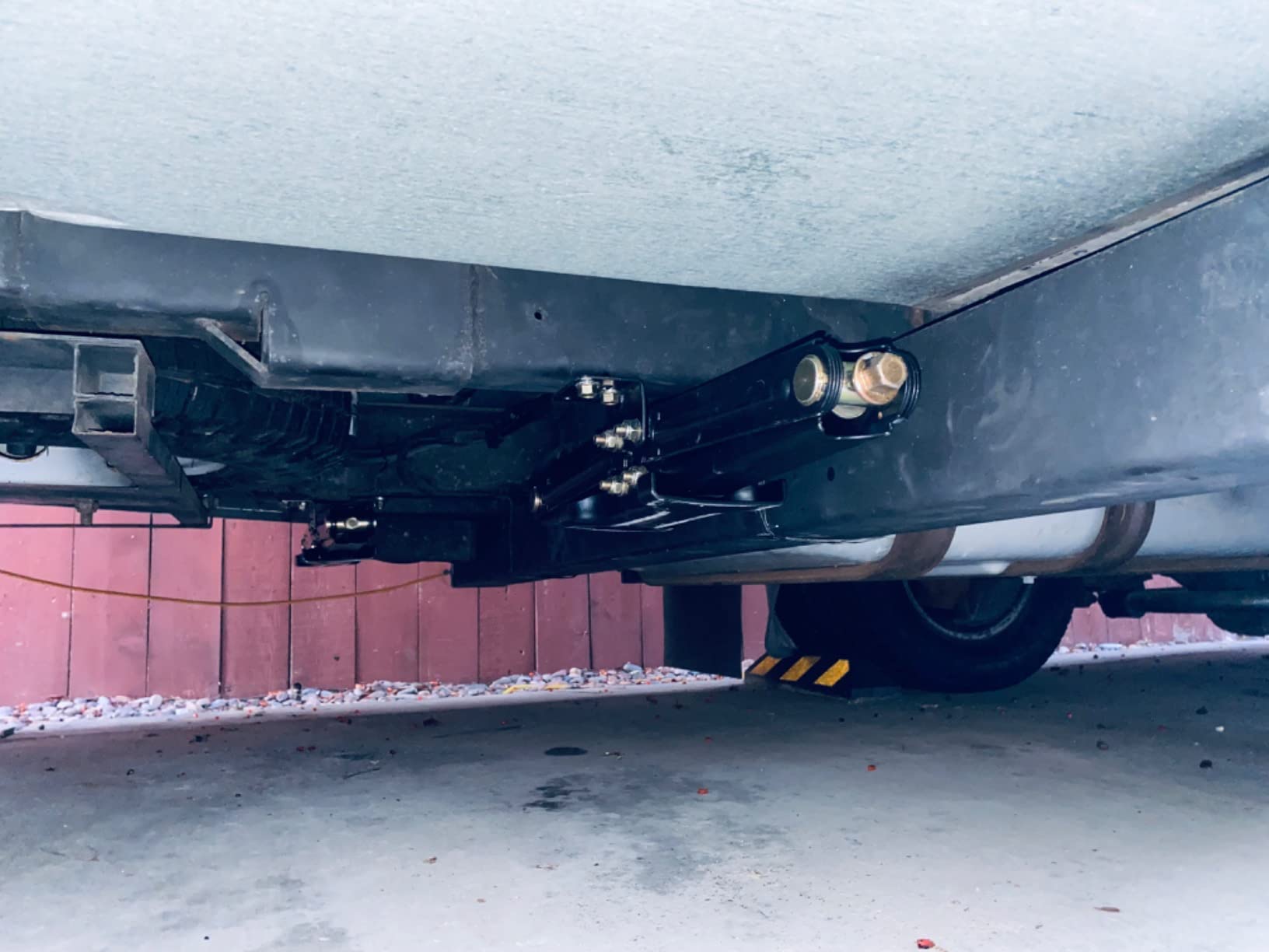 Camco EAZ-Lift 24-inch Stabilizing RV Scissor Jacks - Features a 7,500 lb Load Capacity - Heavy-Duty Steel Construction - Set of 2 (48830) customer photo 2