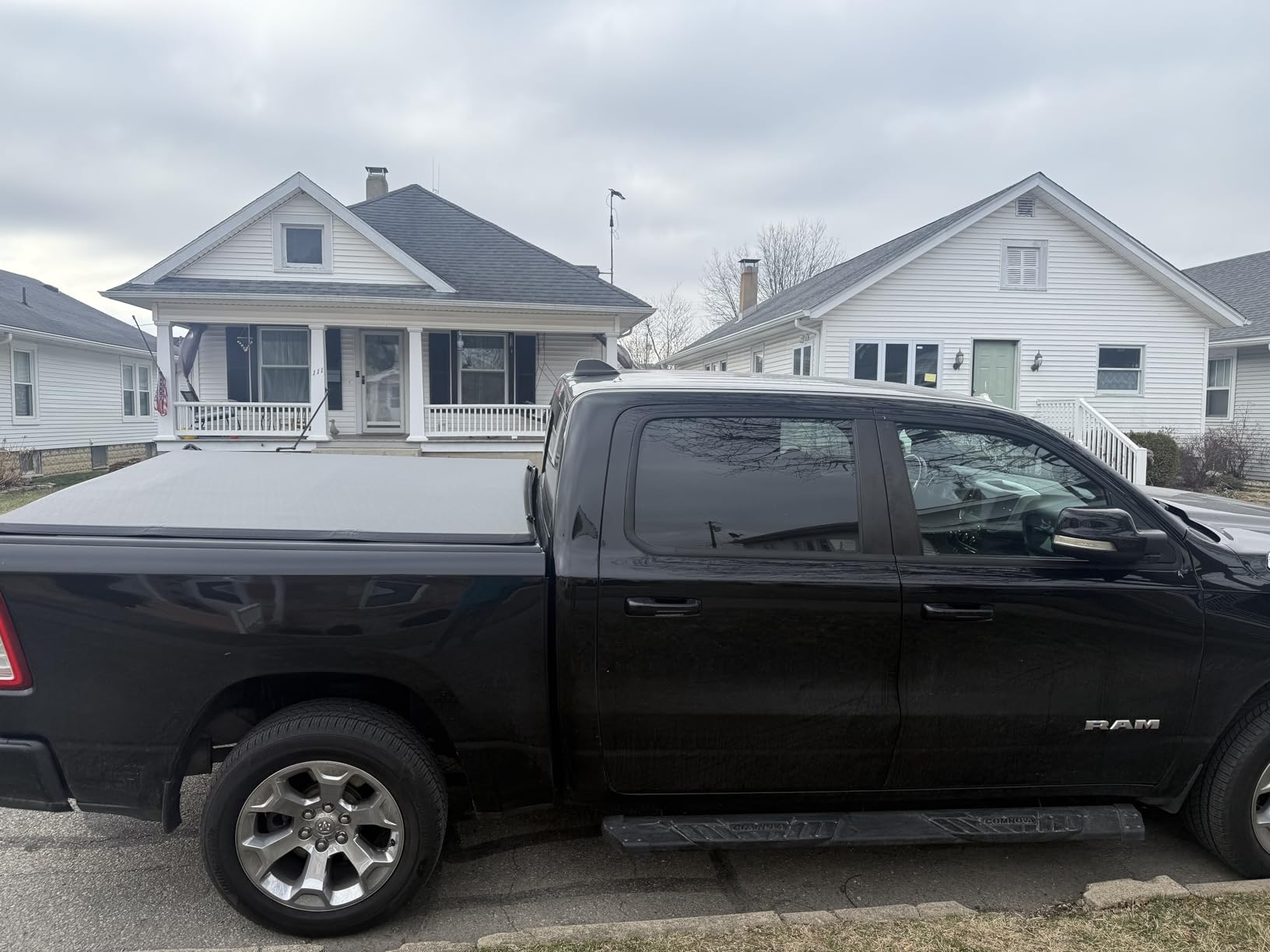 Tyger Auto T3 Soft Tri-fold Truck Bed Tonneau Cover Compatible with 2002-2018 Dodge Ram 1500; 2003-2026 2500 3500; 2019-2024 Classic | 6'4