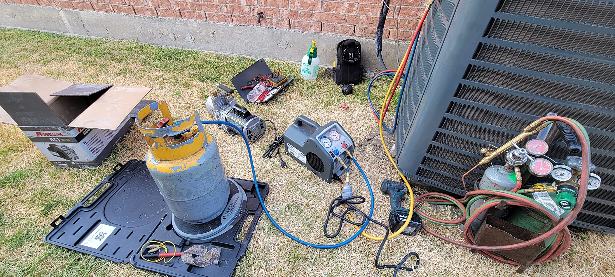 Robinair (RG3) Portable Refrigerant Recovery Machine - 115V, 60Hz, for Both Liquid and Vapor Refrigerant, White customer photo 2