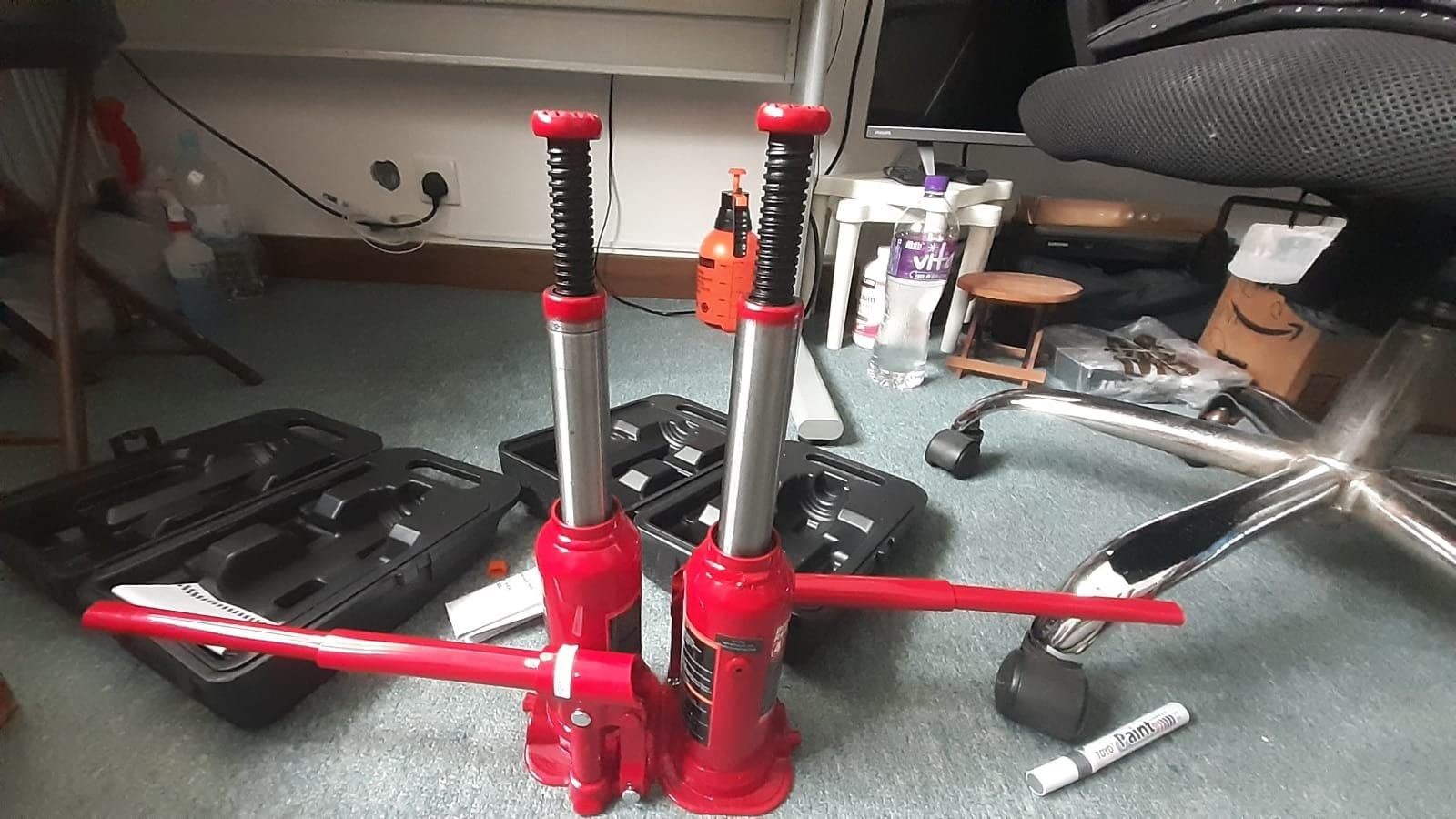 BIG RED 4 Ton (8,000 LBs) Hydraulic Welded Bottle Jack with Storage Case | 4 Ton Capacity; Lifting Range 7.4